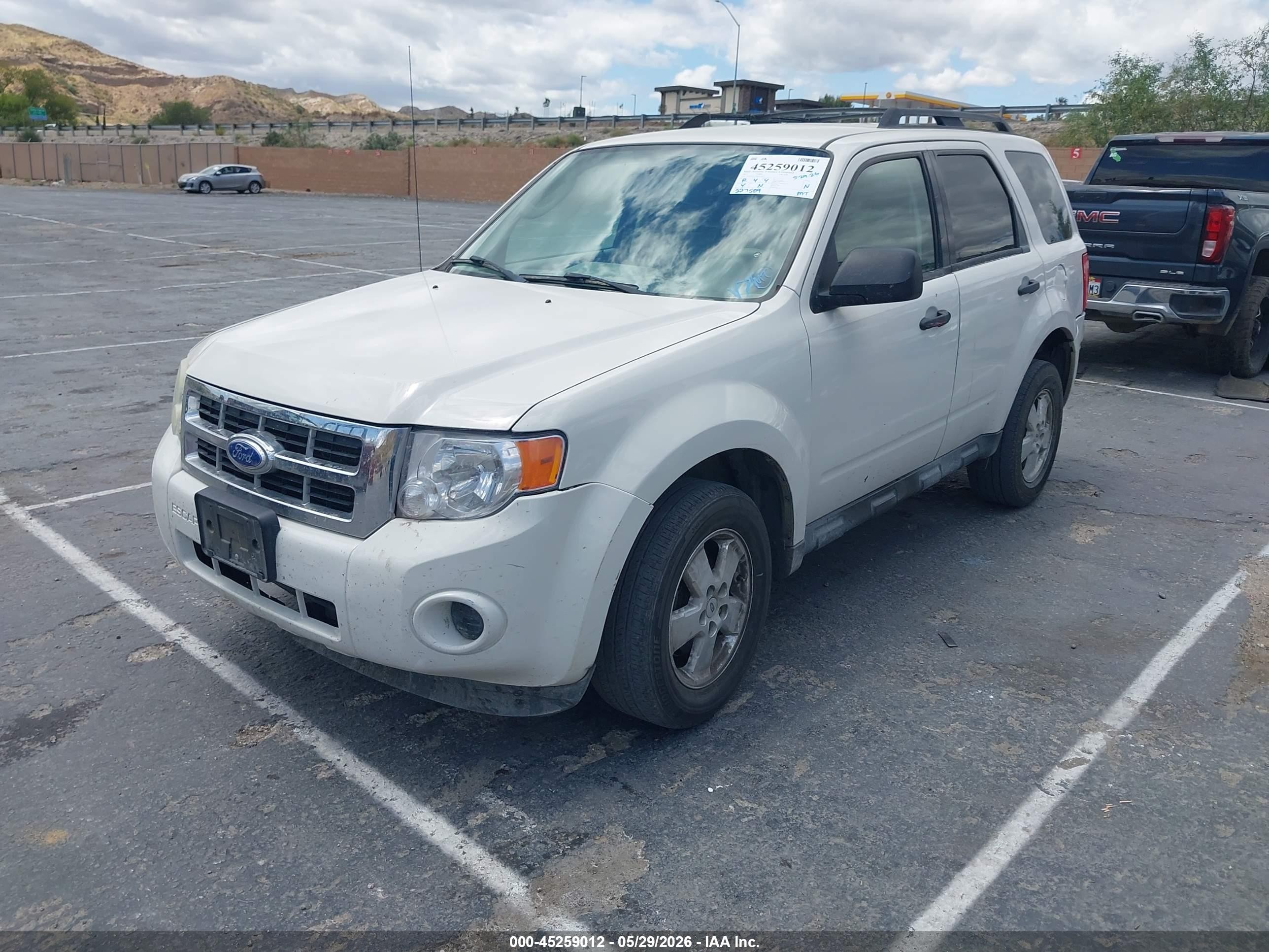 2011 Ford Escape Xls White vin: 1FMCU0C72BKC41815