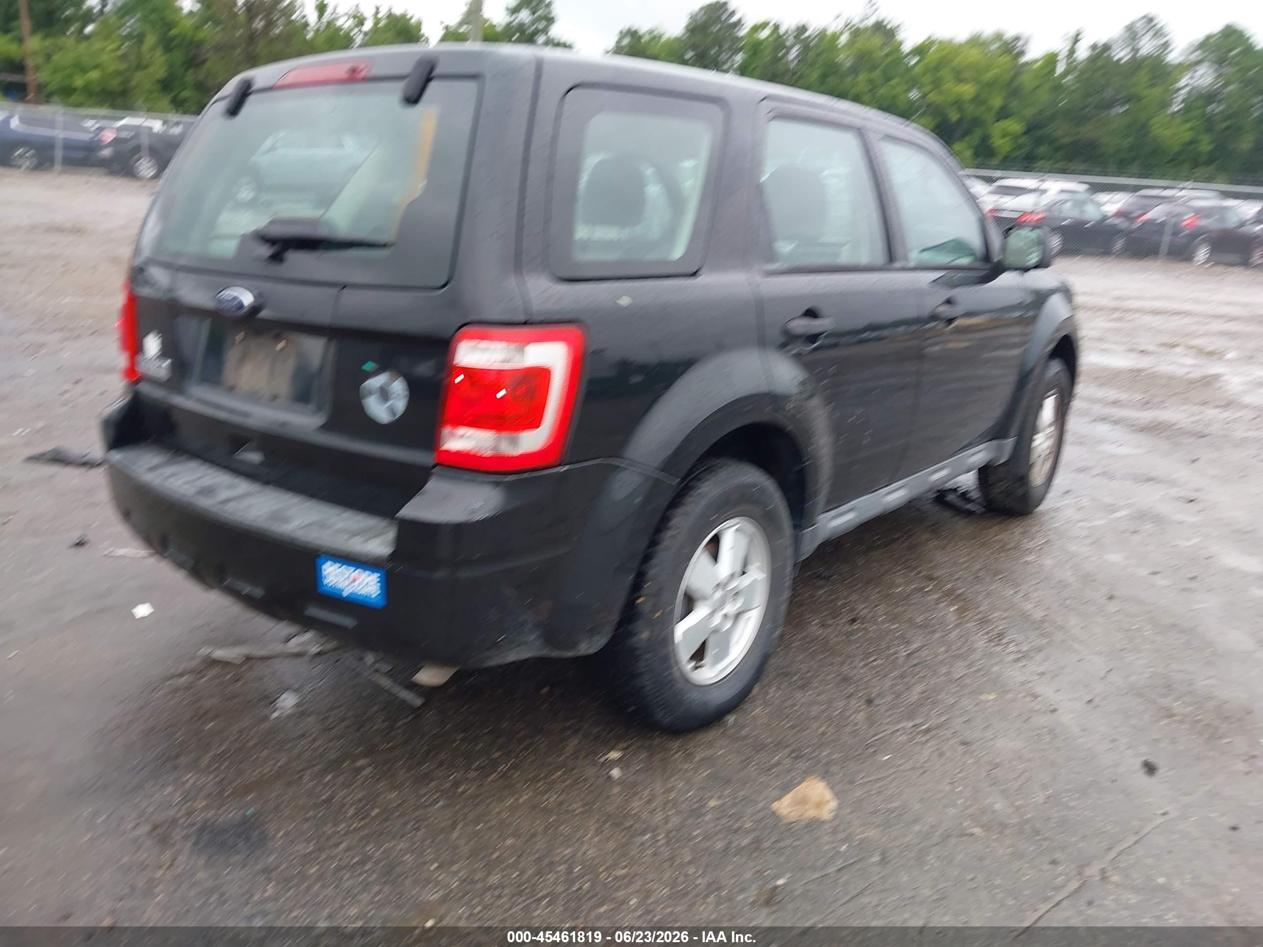 2010 Ford Escape Xls Черный vin: 1FMCU0C73AKD16939
