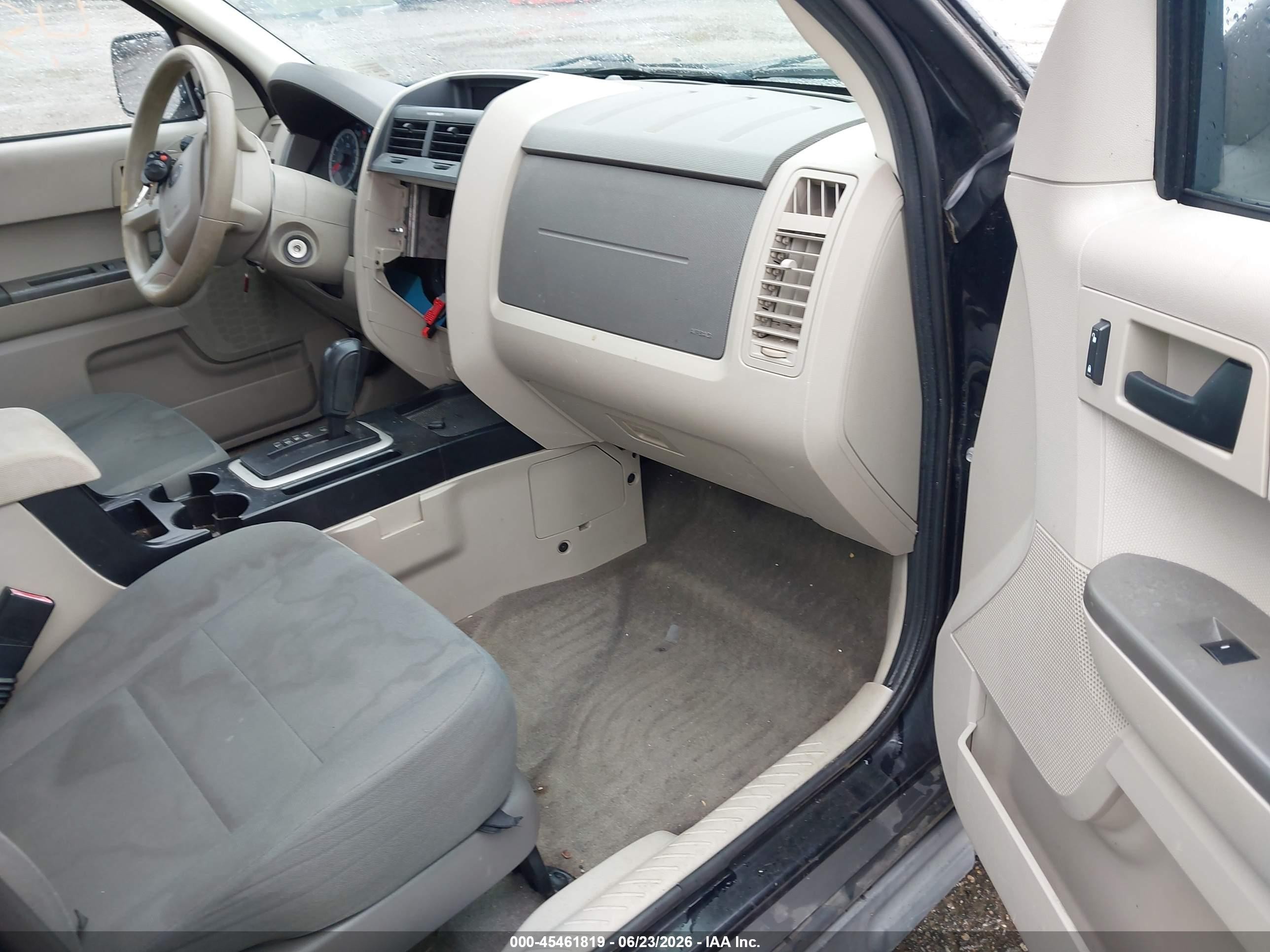 2010 Ford Escape Xls Черный vin: 1FMCU0C73AKD16939