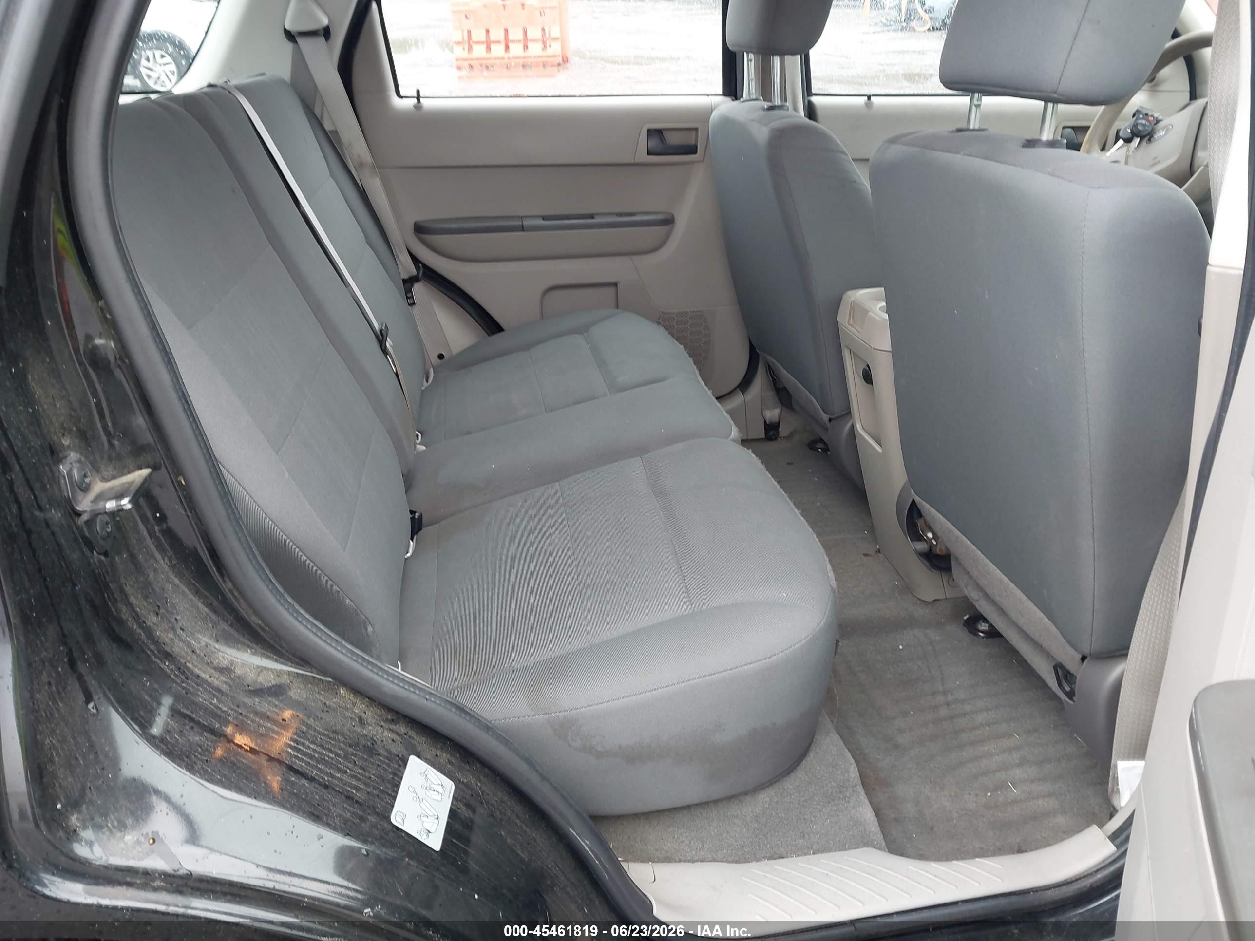 2010 Ford Escape Xls Черный vin: 1FMCU0C73AKD16939