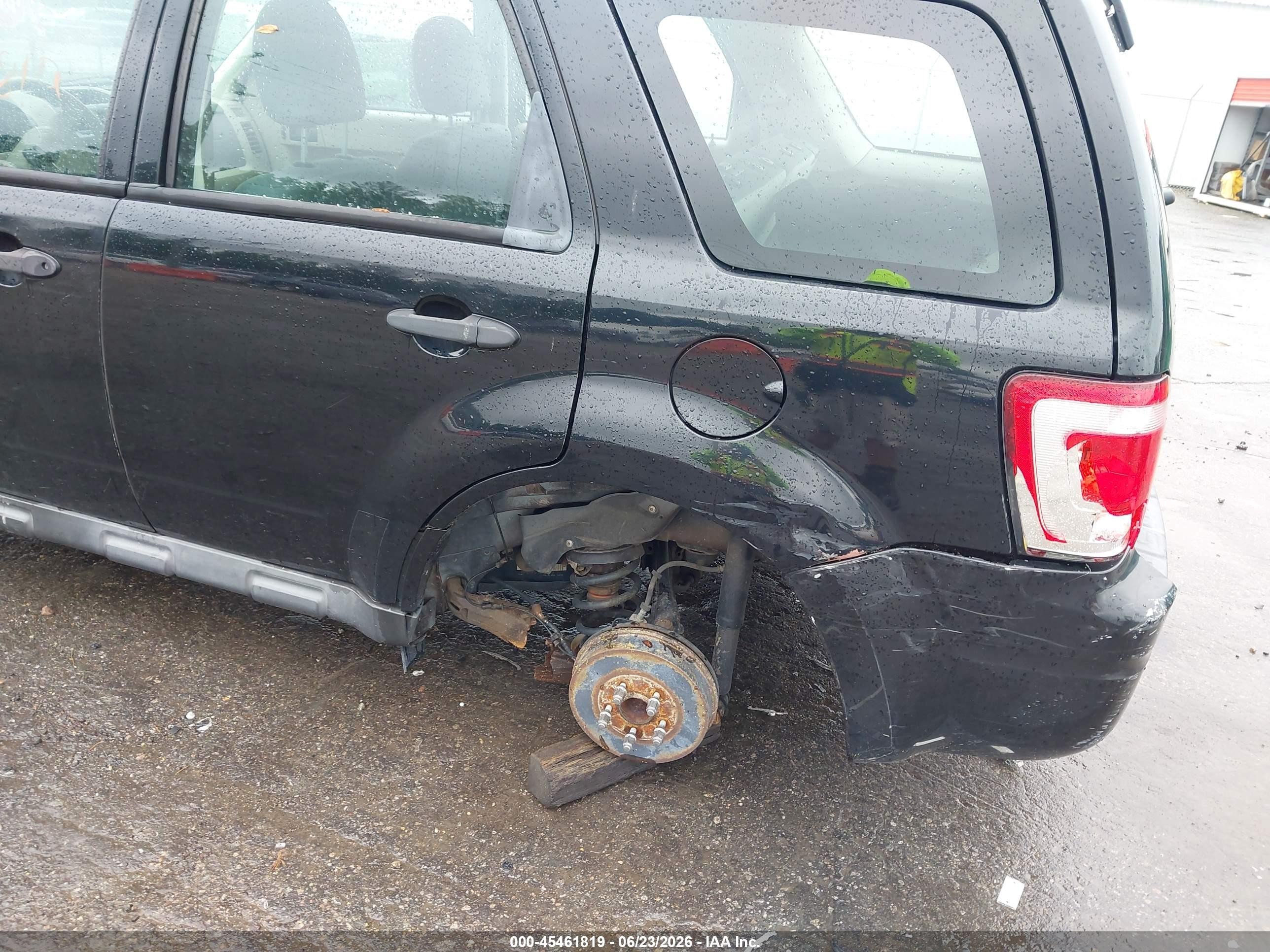 2010 Ford Escape Xls Черный vin: 1FMCU0C73AKD16939