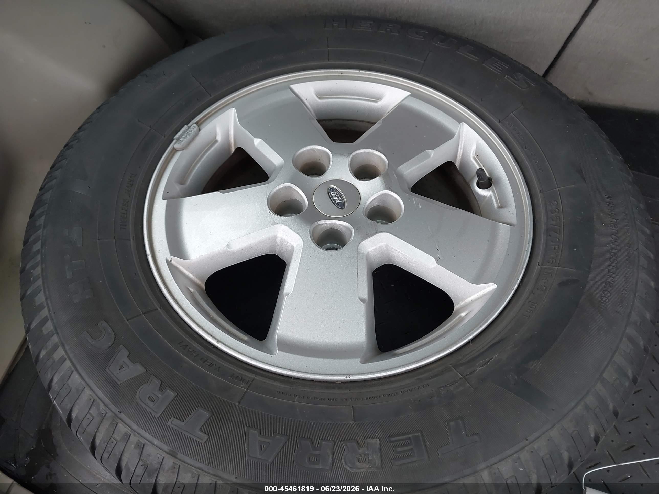 2010 Ford Escape Xls Черный vin: 1FMCU0C73AKD16939