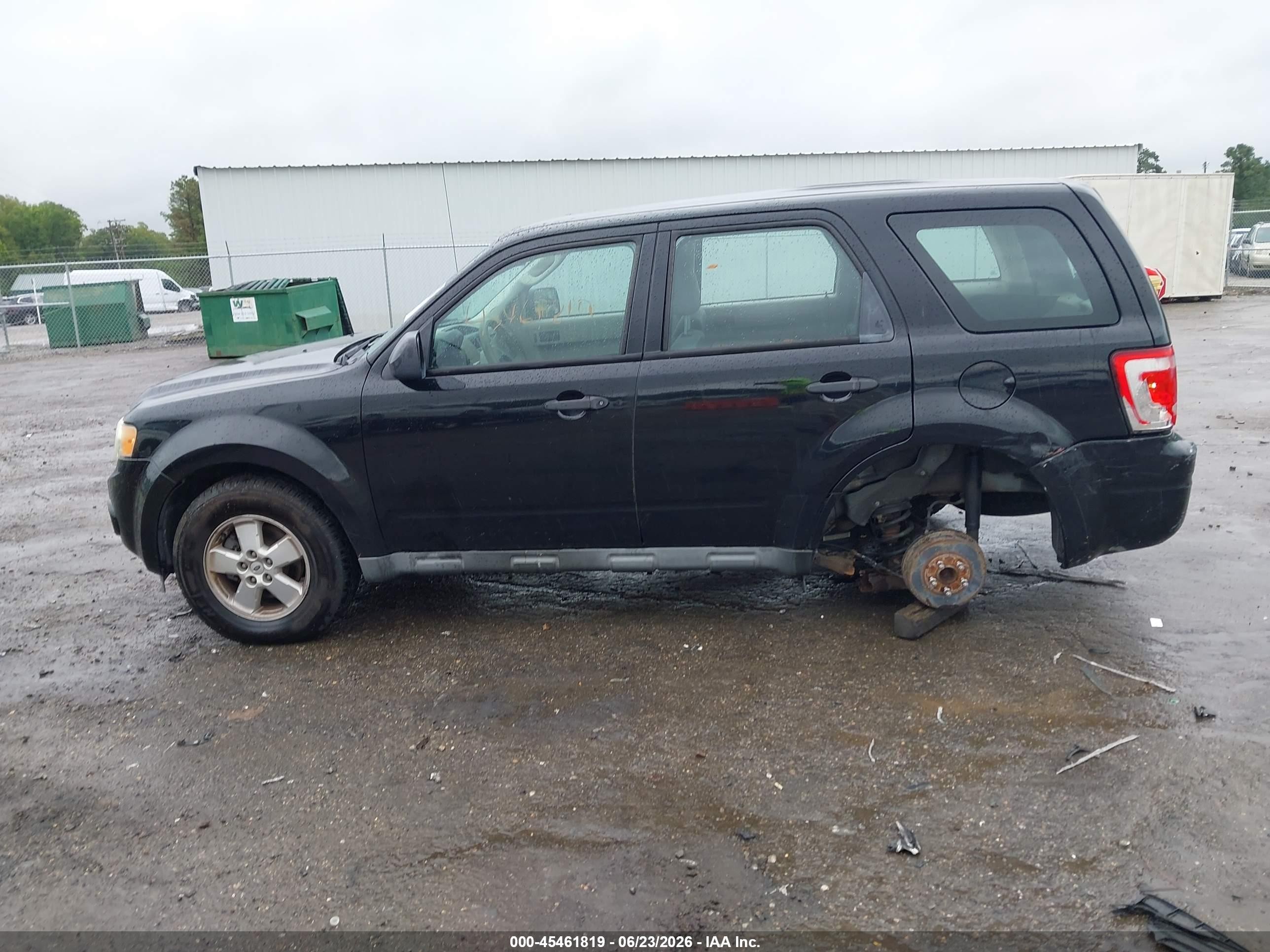 2010 Ford Escape Xls Черный vin: 1FMCU0C73AKD16939
