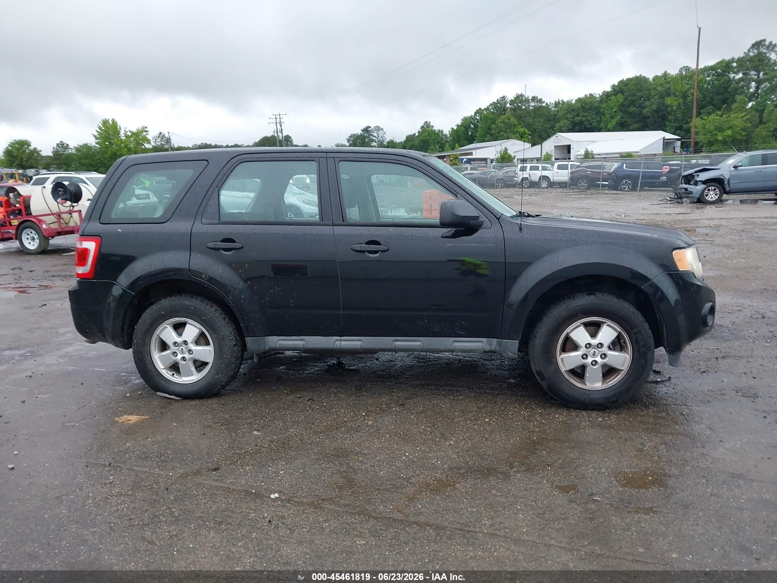 2010 Ford Escape Xls Черный vin: 1FMCU0C73AKD16939
