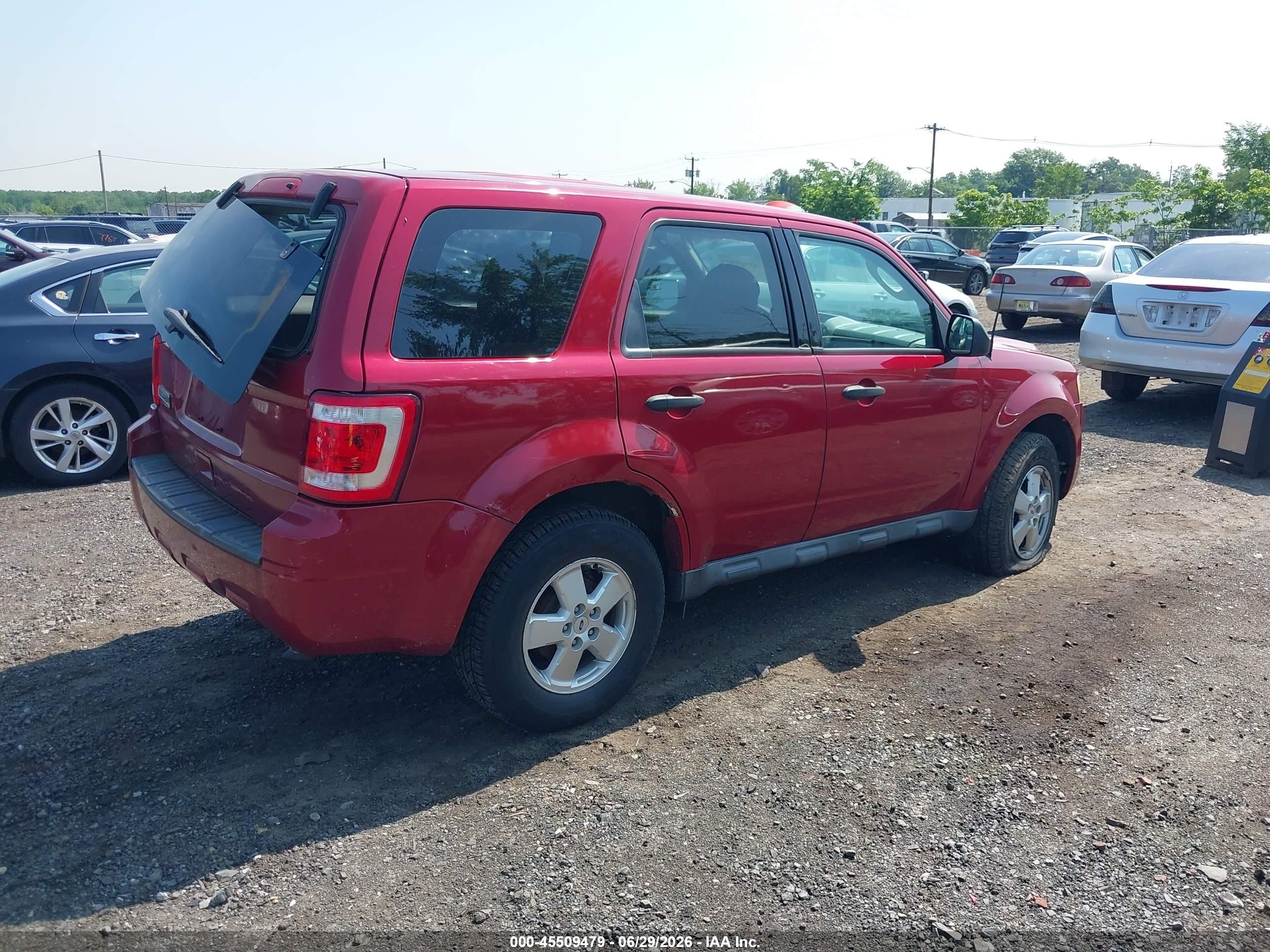 2011 Ford Escape Xls Red vin: 1FMCU0C73BKA13290