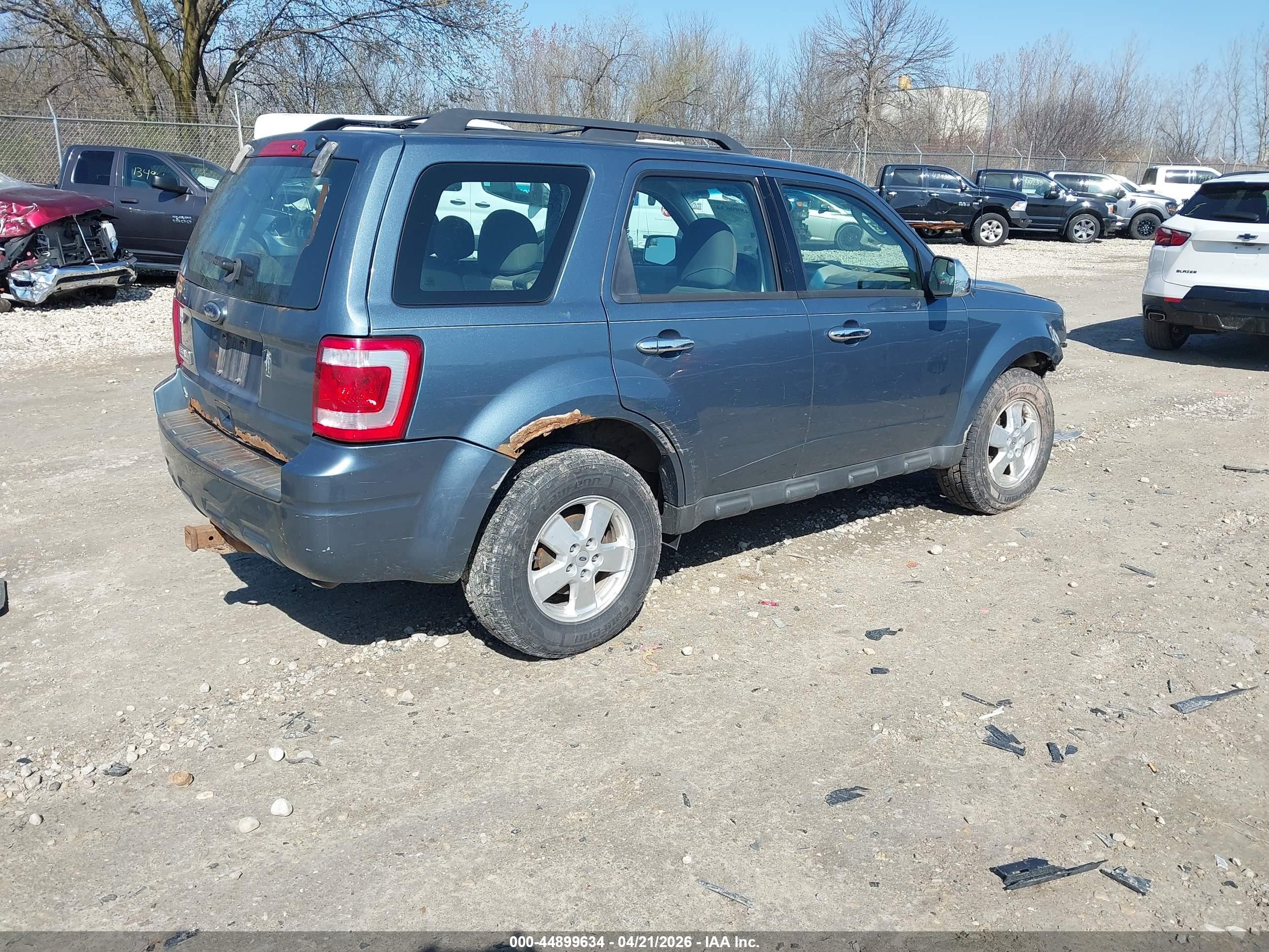 2011 Ford Escape Xls Blue vin: 1FMCU0C73BKA37640