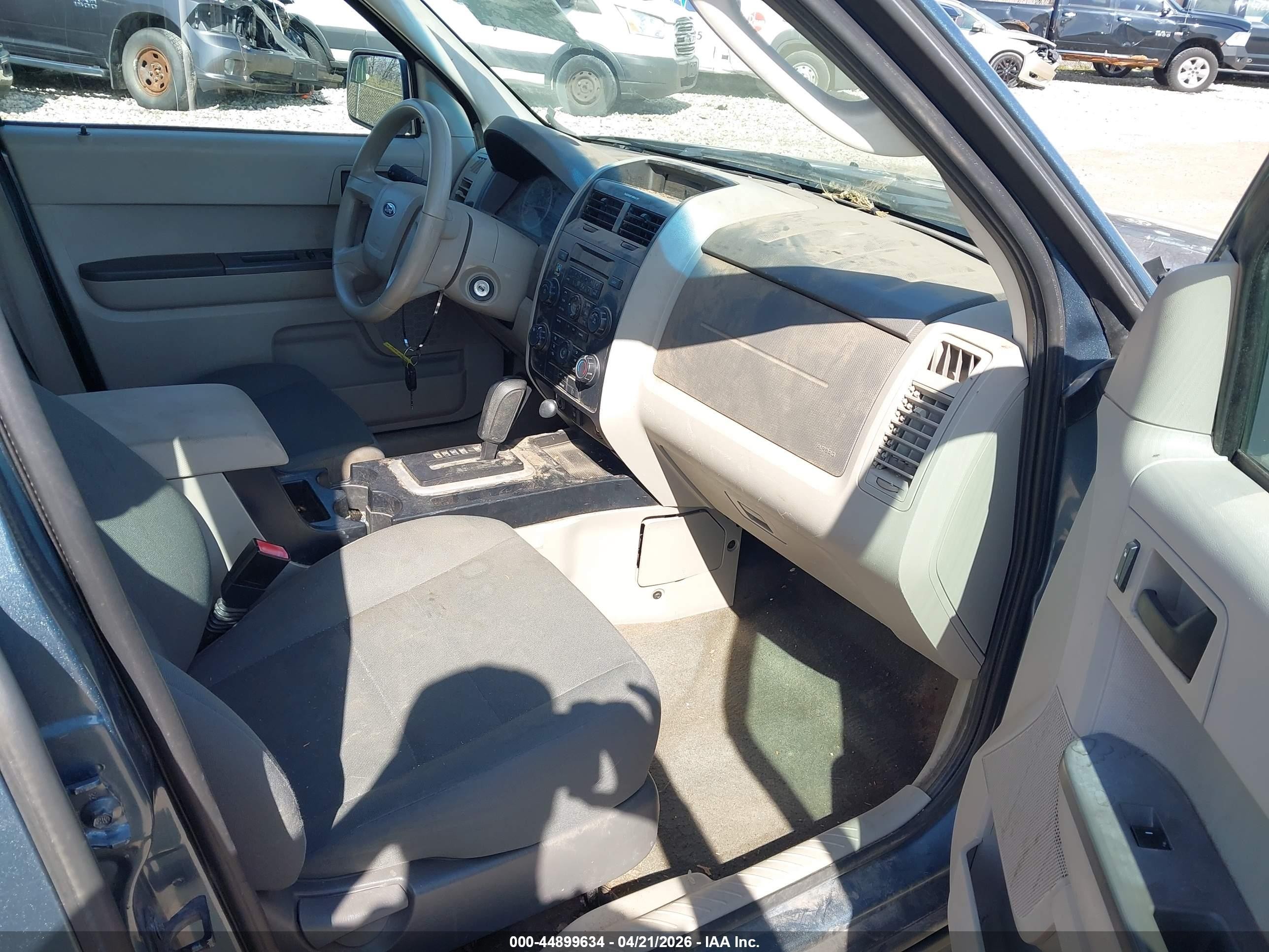2011 Ford Escape Xls Blue vin: 1FMCU0C73BKA37640