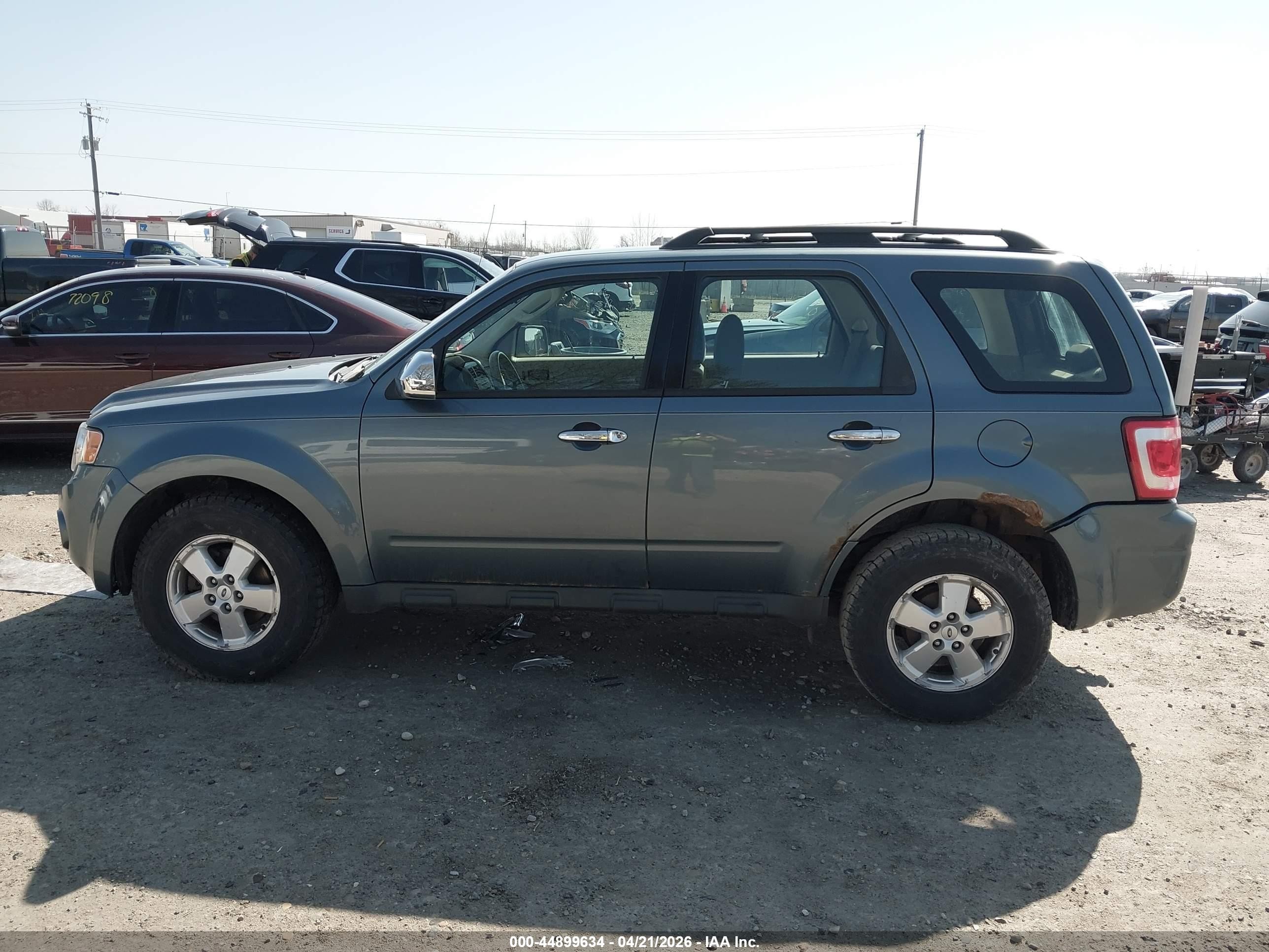 2011 Ford Escape Xls Blue vin: 1FMCU0C73BKA37640