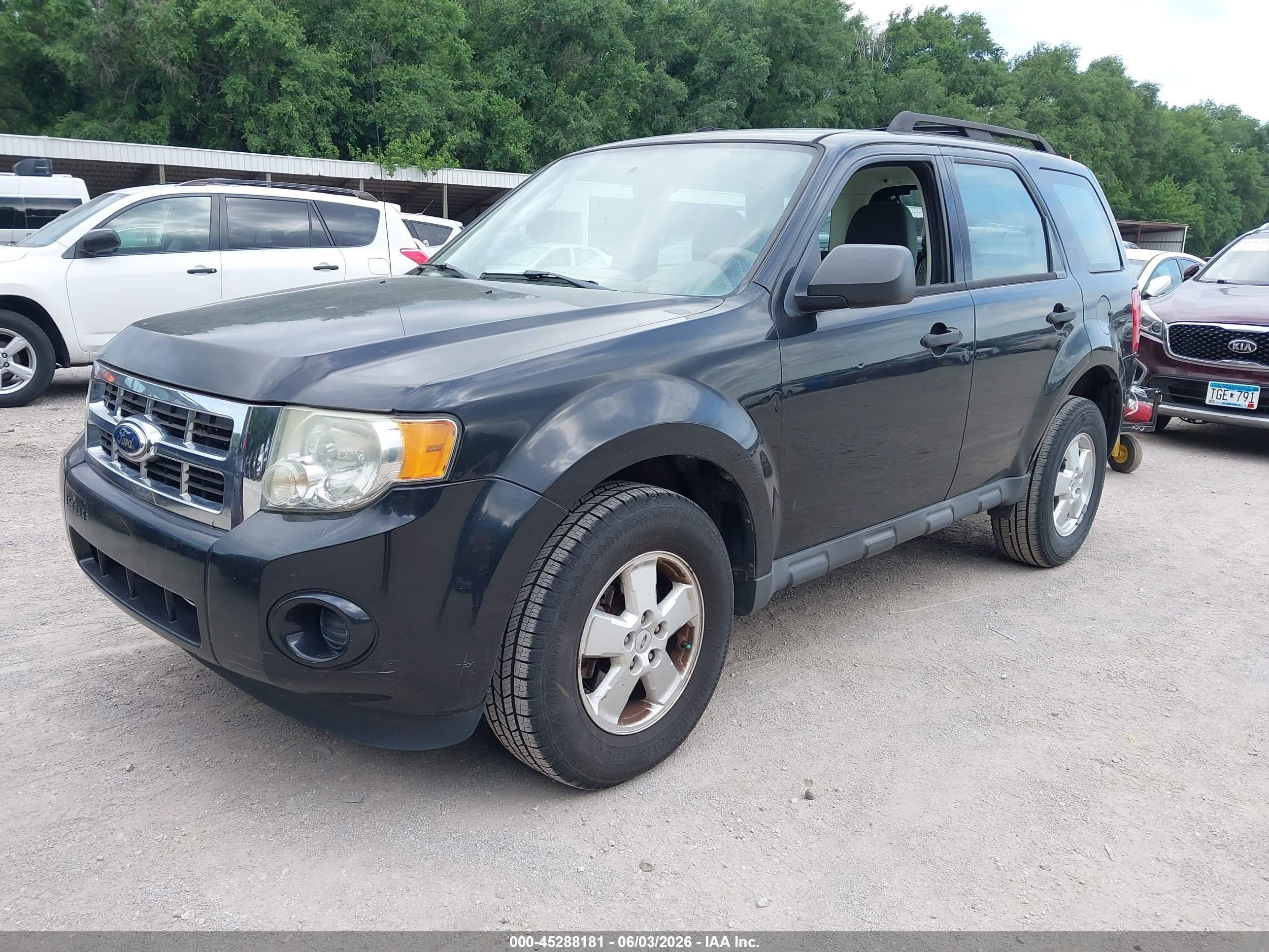 2011 Ford Escape Xls Черный vin: 1FMCU0C73BKB03278
