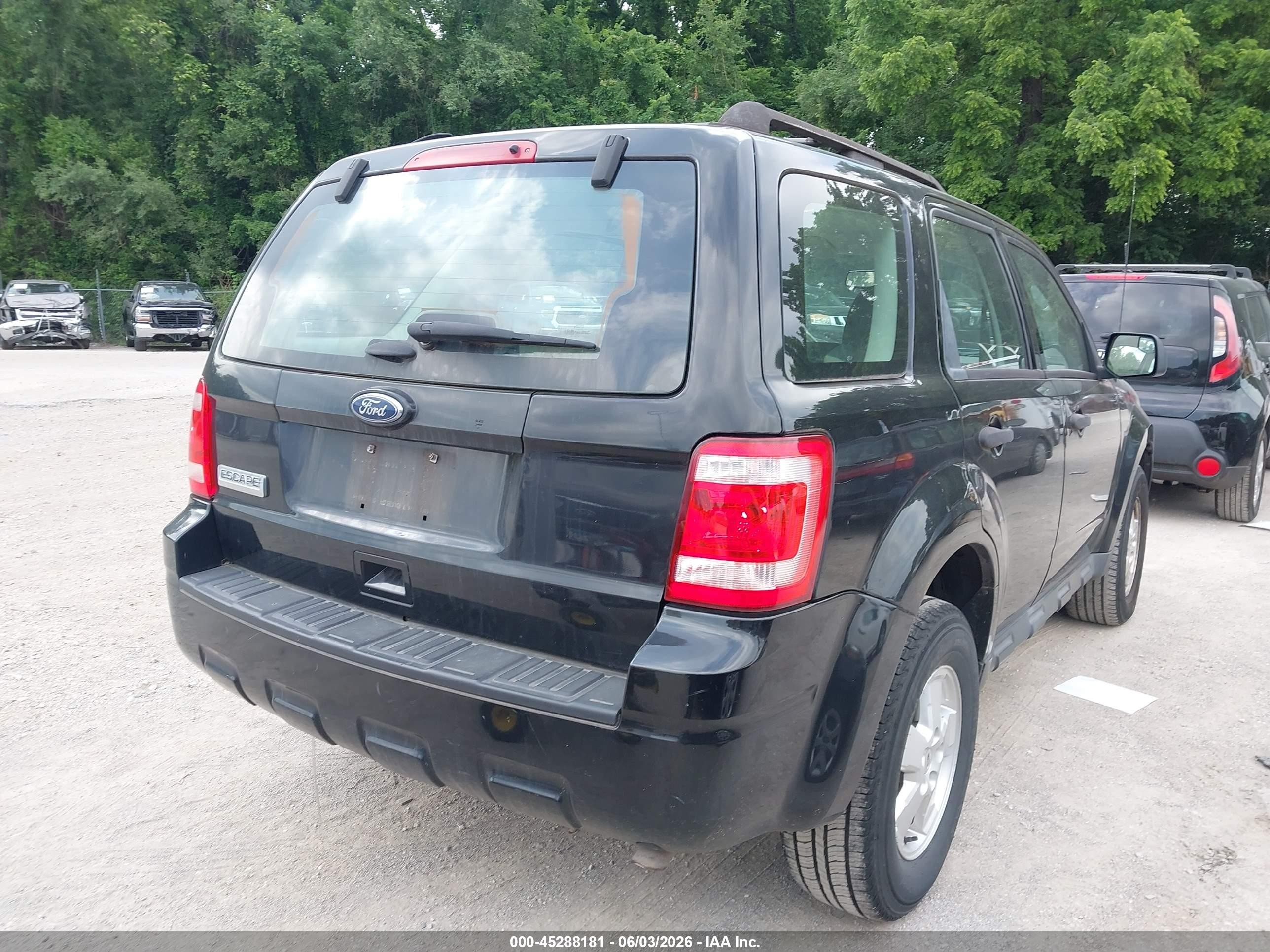 2011 Ford Escape Xls Черный vin: 1FMCU0C73BKB03278
