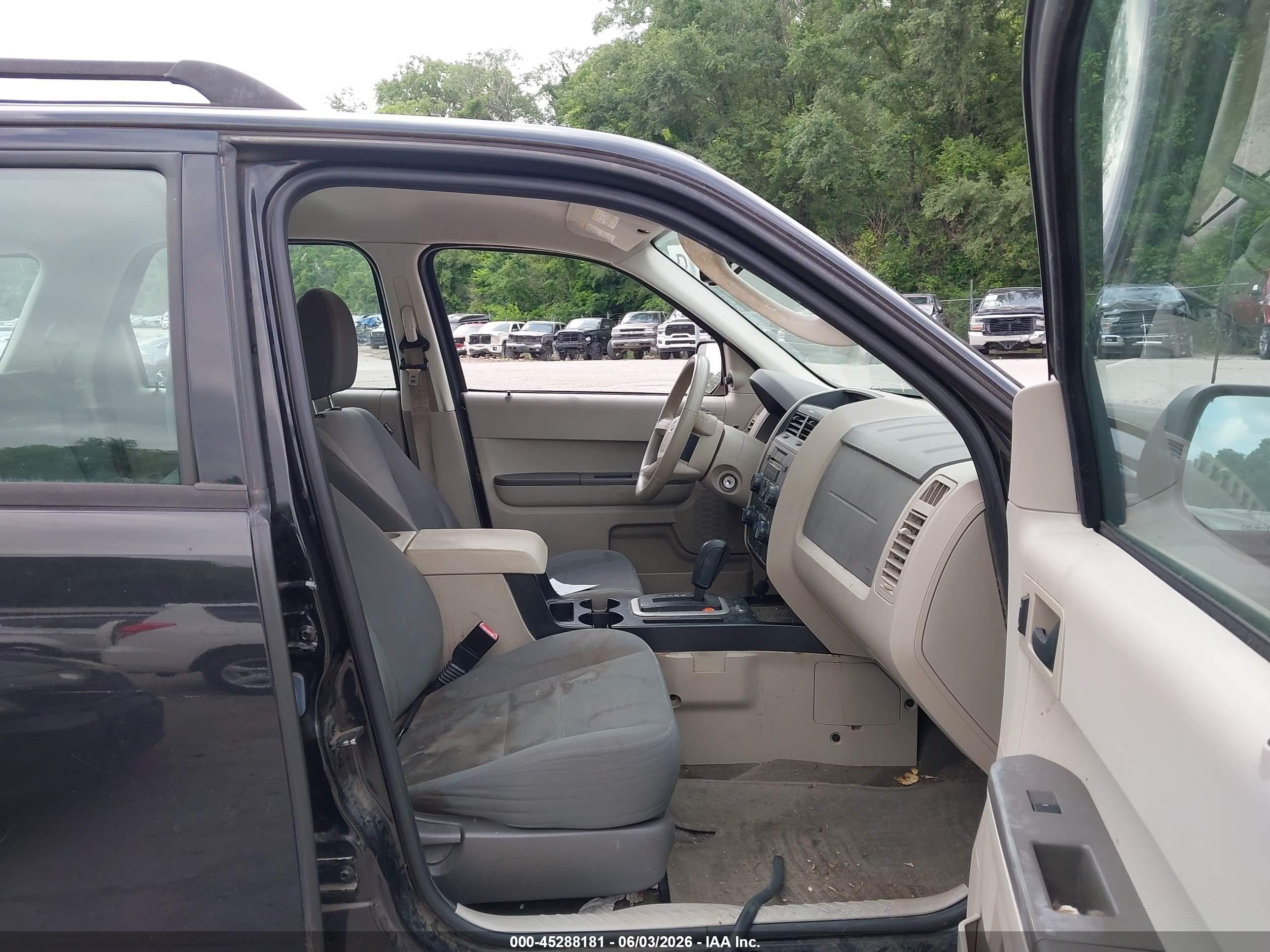2011 Ford Escape Xls Черный vin: 1FMCU0C73BKB03278