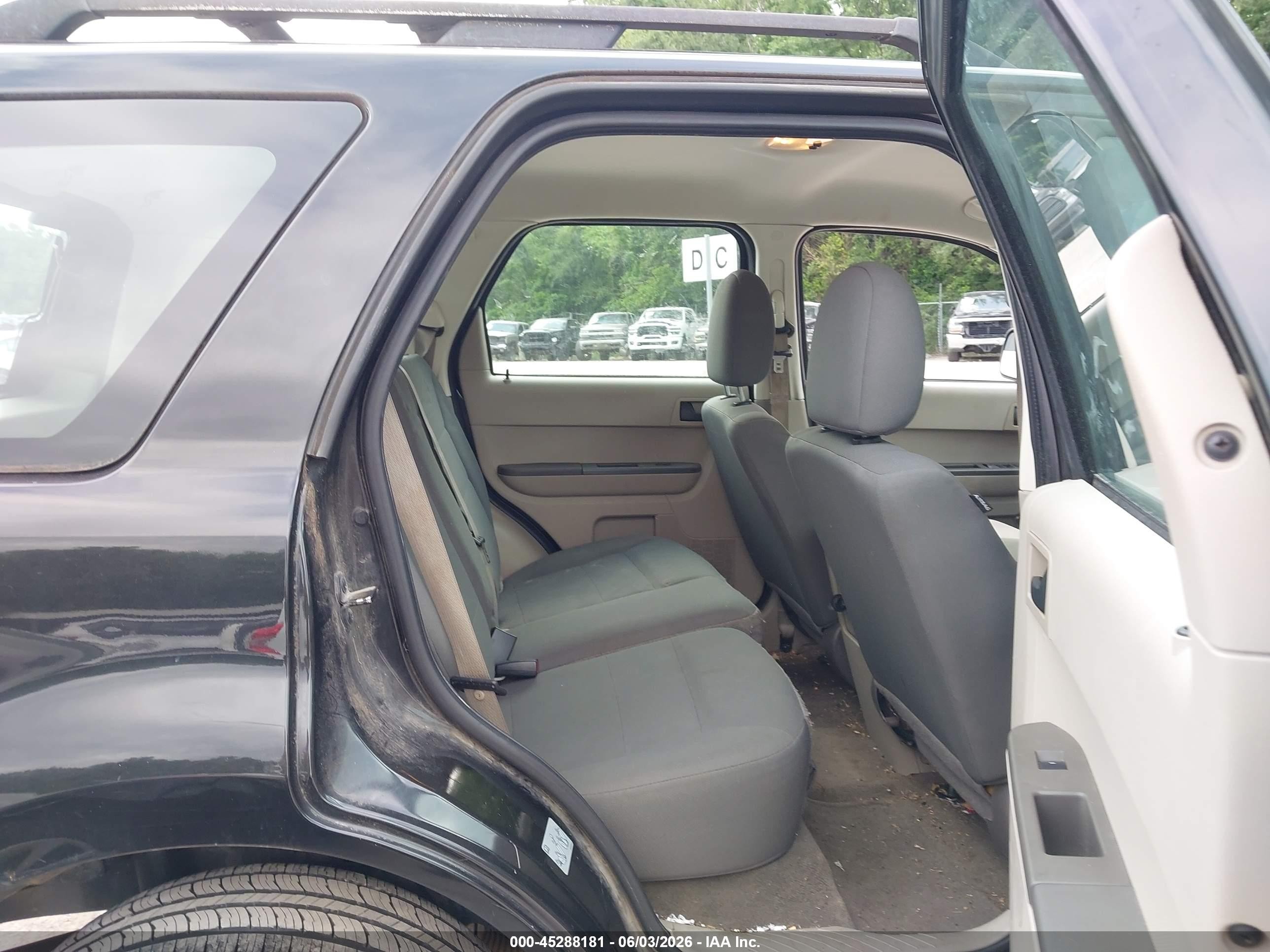 2011 Ford Escape Xls Черный vin: 1FMCU0C73BKB03278