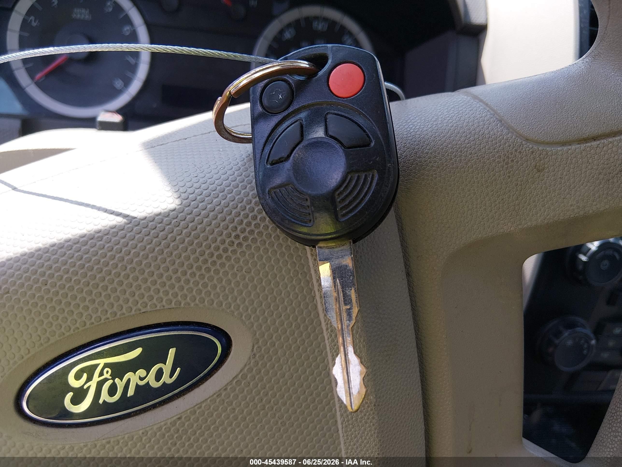 2011 Ford Escape Xls White vin: 1FMCU0C73BKB70169