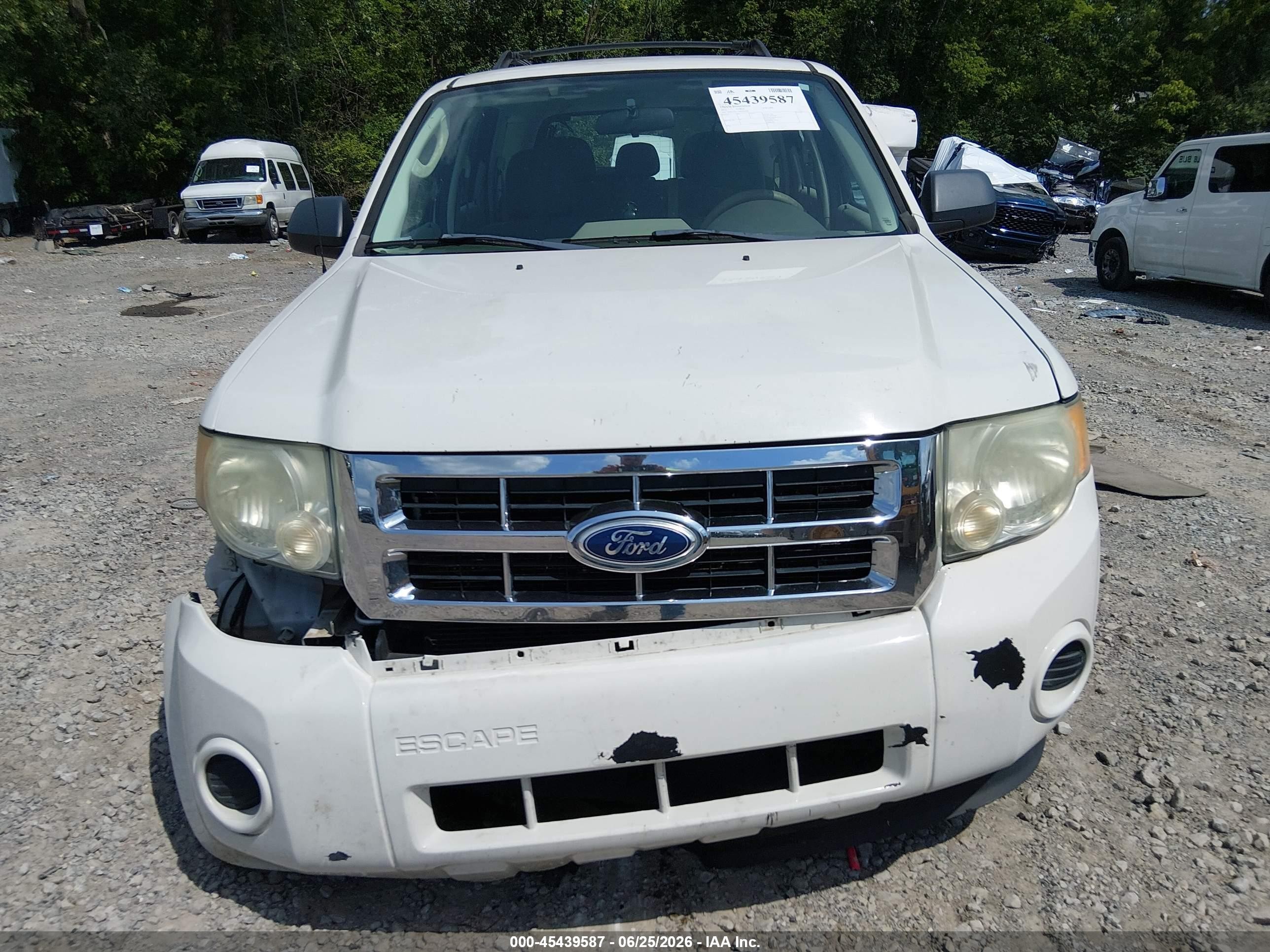 2011 Ford Escape Xls White vin: 1FMCU0C73BKB70169