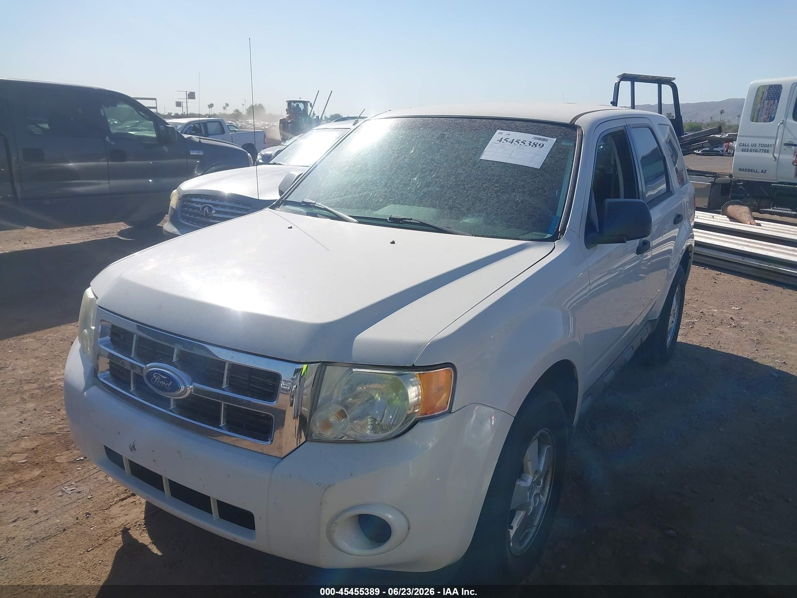 2011 Ford Escape Xls White vin: 1FMCU0C73BKB98425