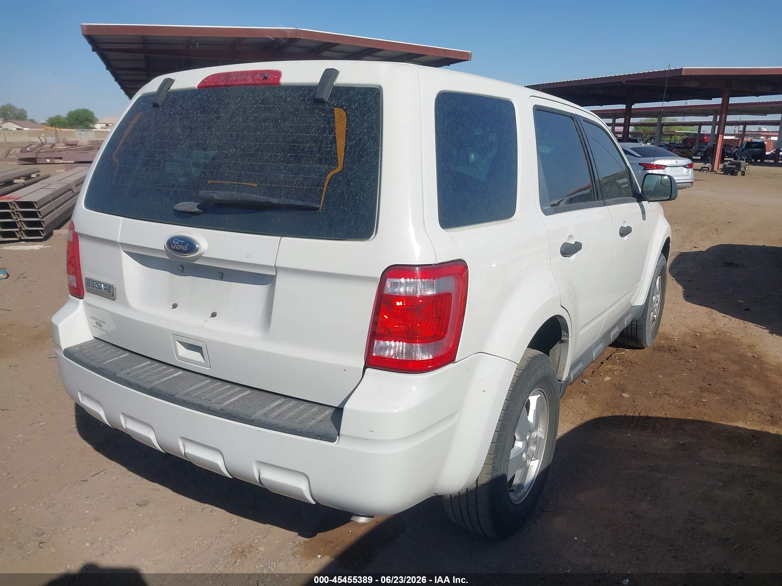 2011 Ford Escape Xls White vin: 1FMCU0C73BKB98425
