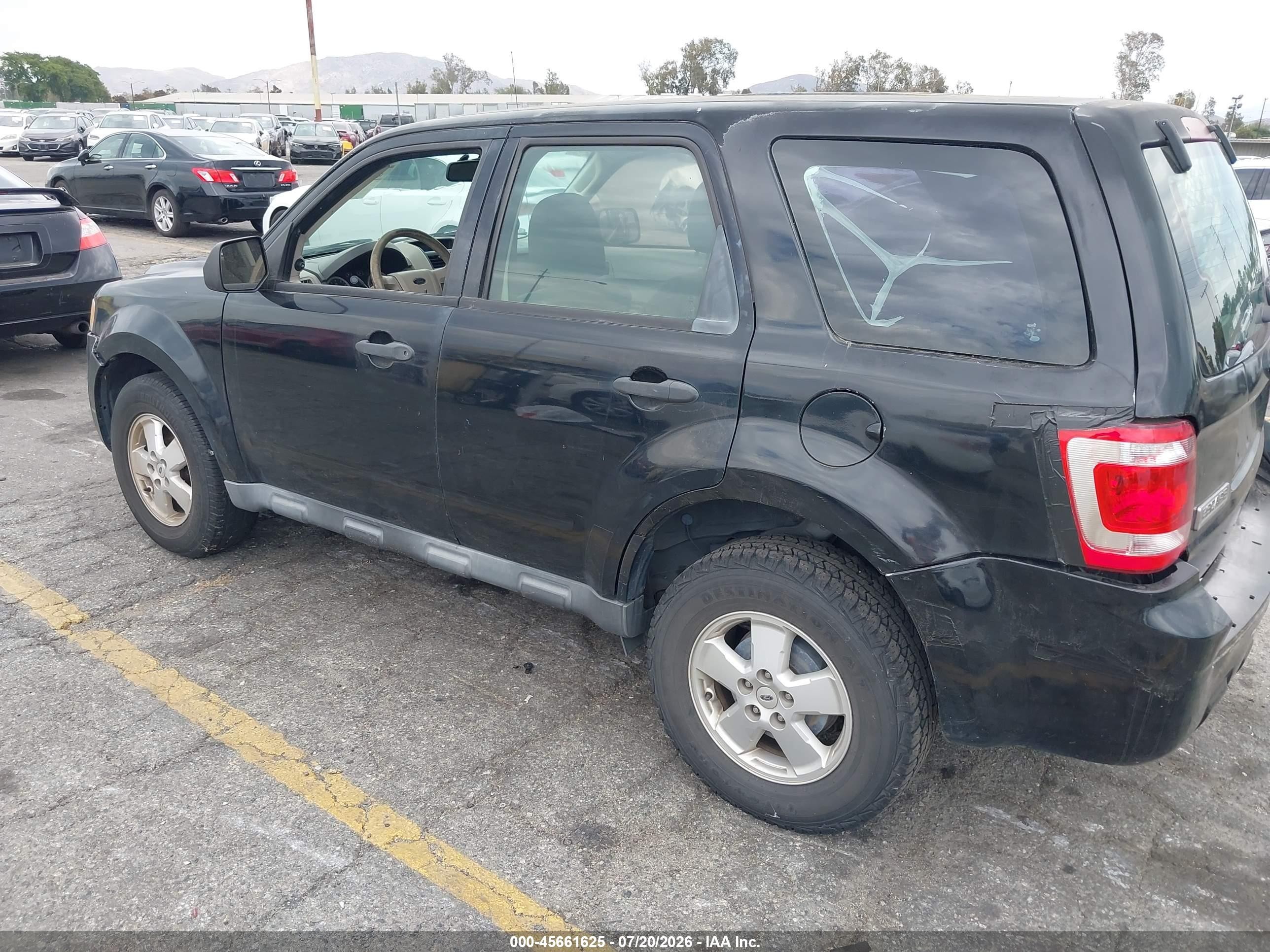 2012 Ford Escape Xls Черный vin: 1FMCU0C73CKA58585