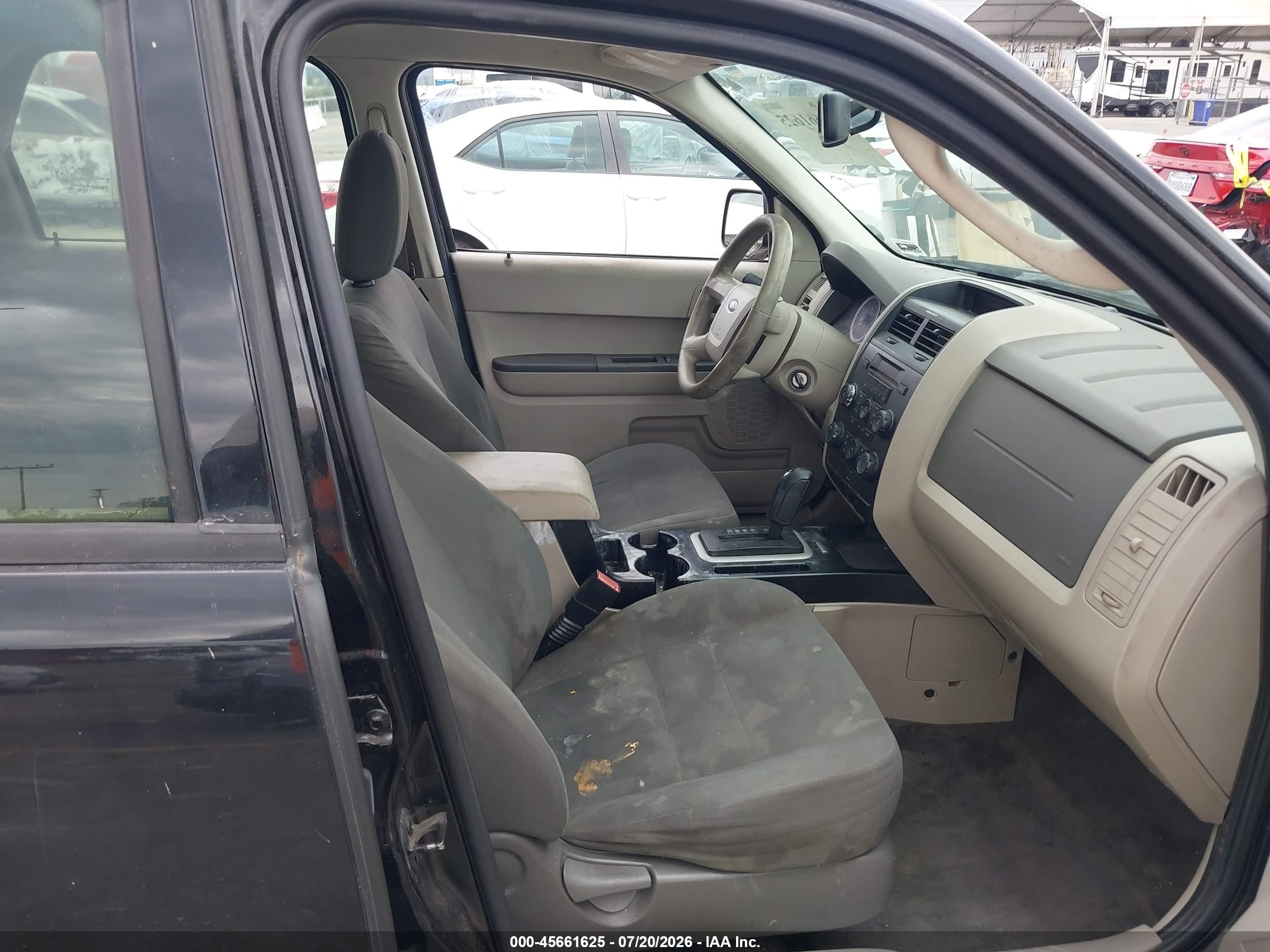 2012 Ford Escape Xls Черный vin: 1FMCU0C73CKA58585
