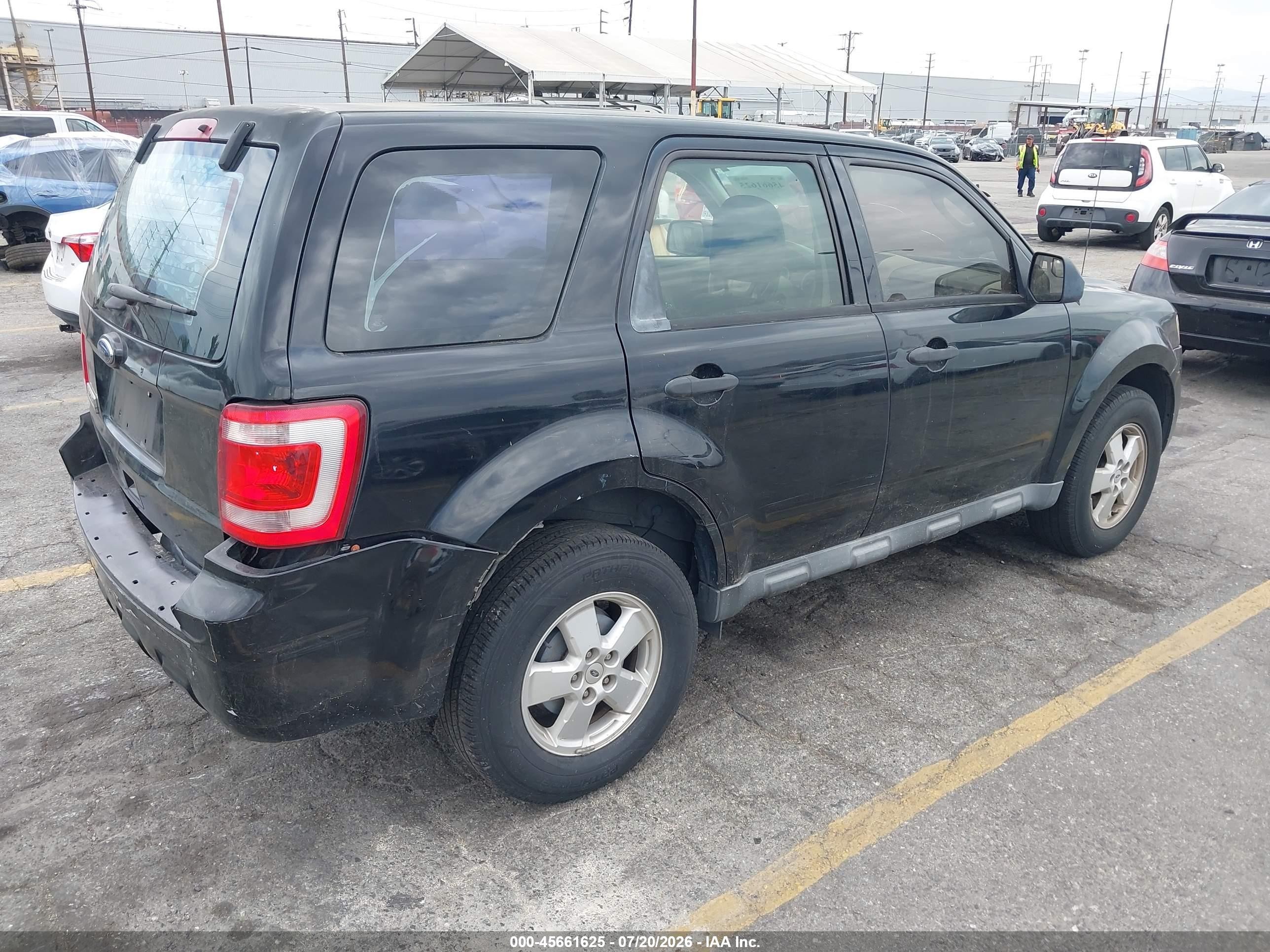 2012 Ford Escape Xls Черный vin: 1FMCU0C73CKA58585