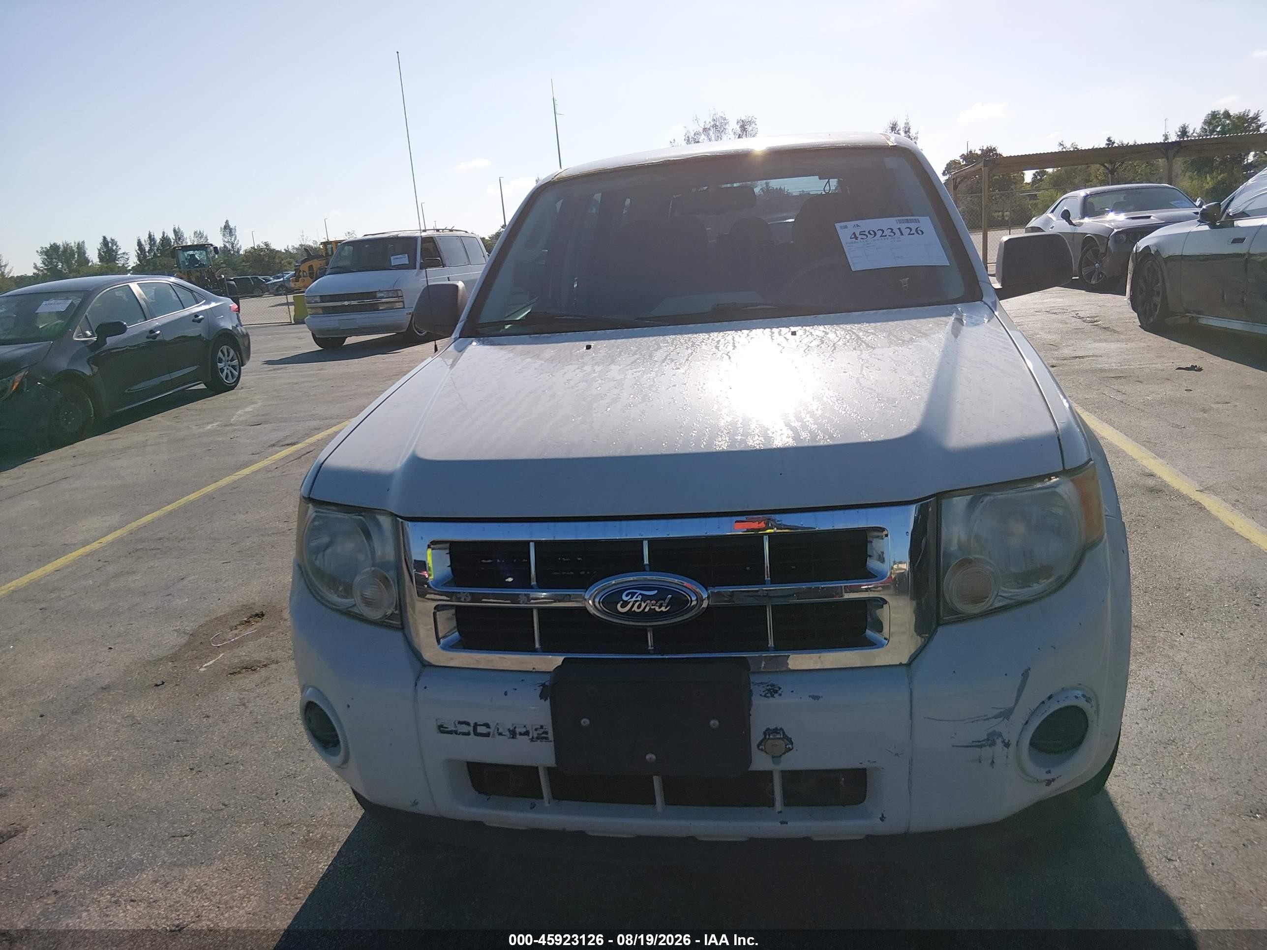 2012 Ford Escape Xls Белый vin: 1FMCU0C73CKB27095