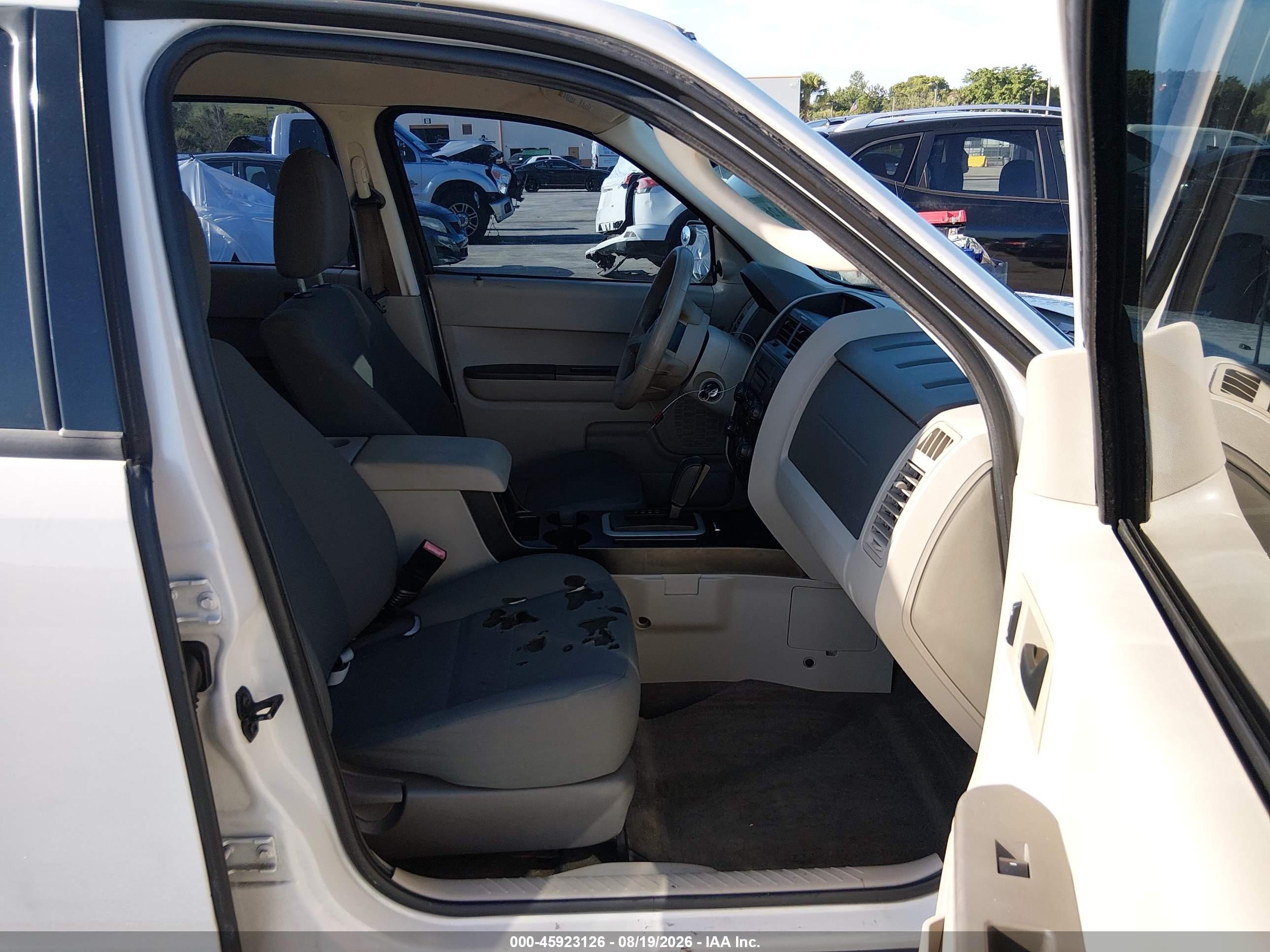 2012 Ford Escape Xls Белый vin: 1FMCU0C73CKB27095