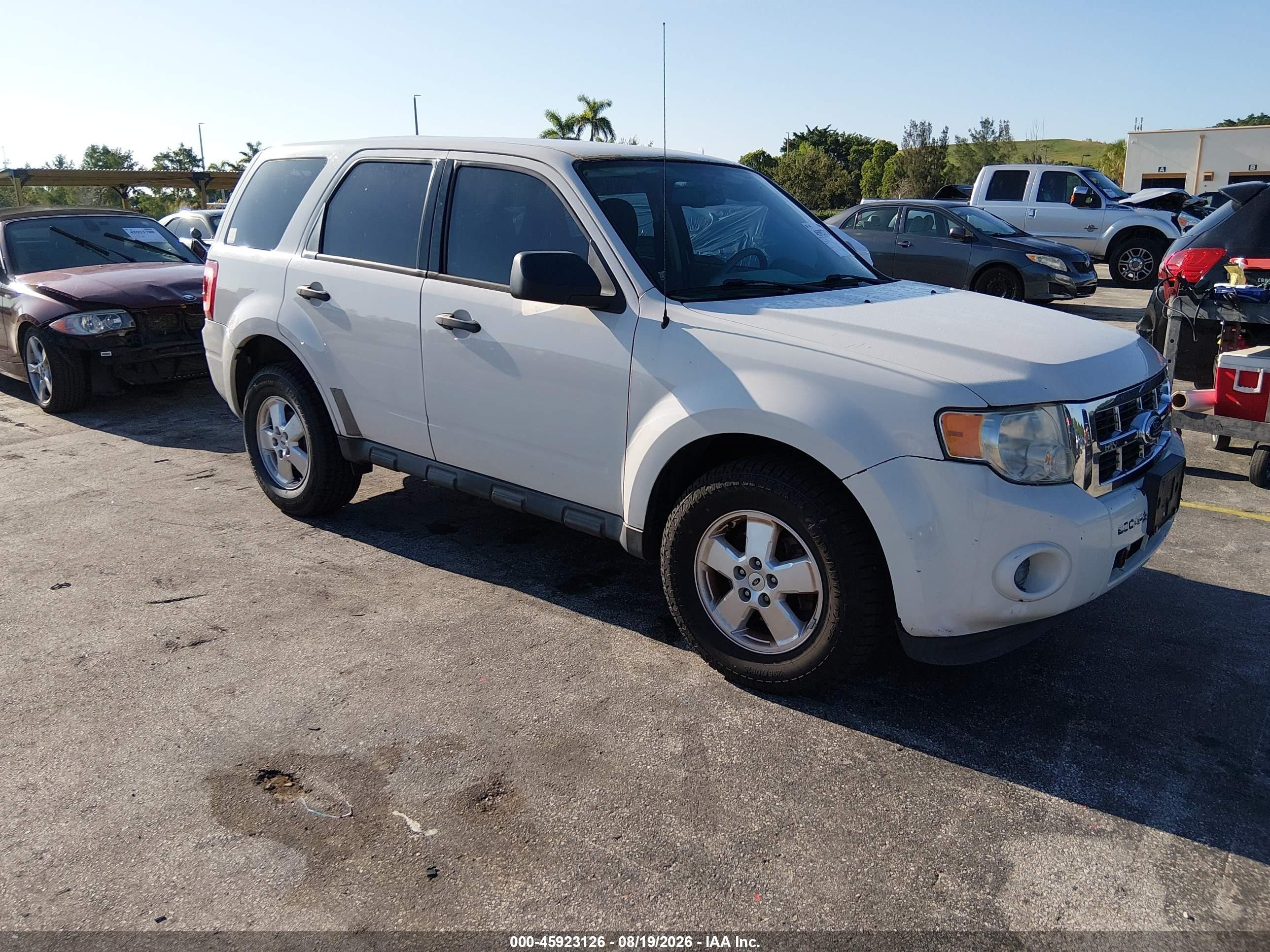 2012 Ford Escape Xls Белый vin: 1FMCU0C73CKB27095