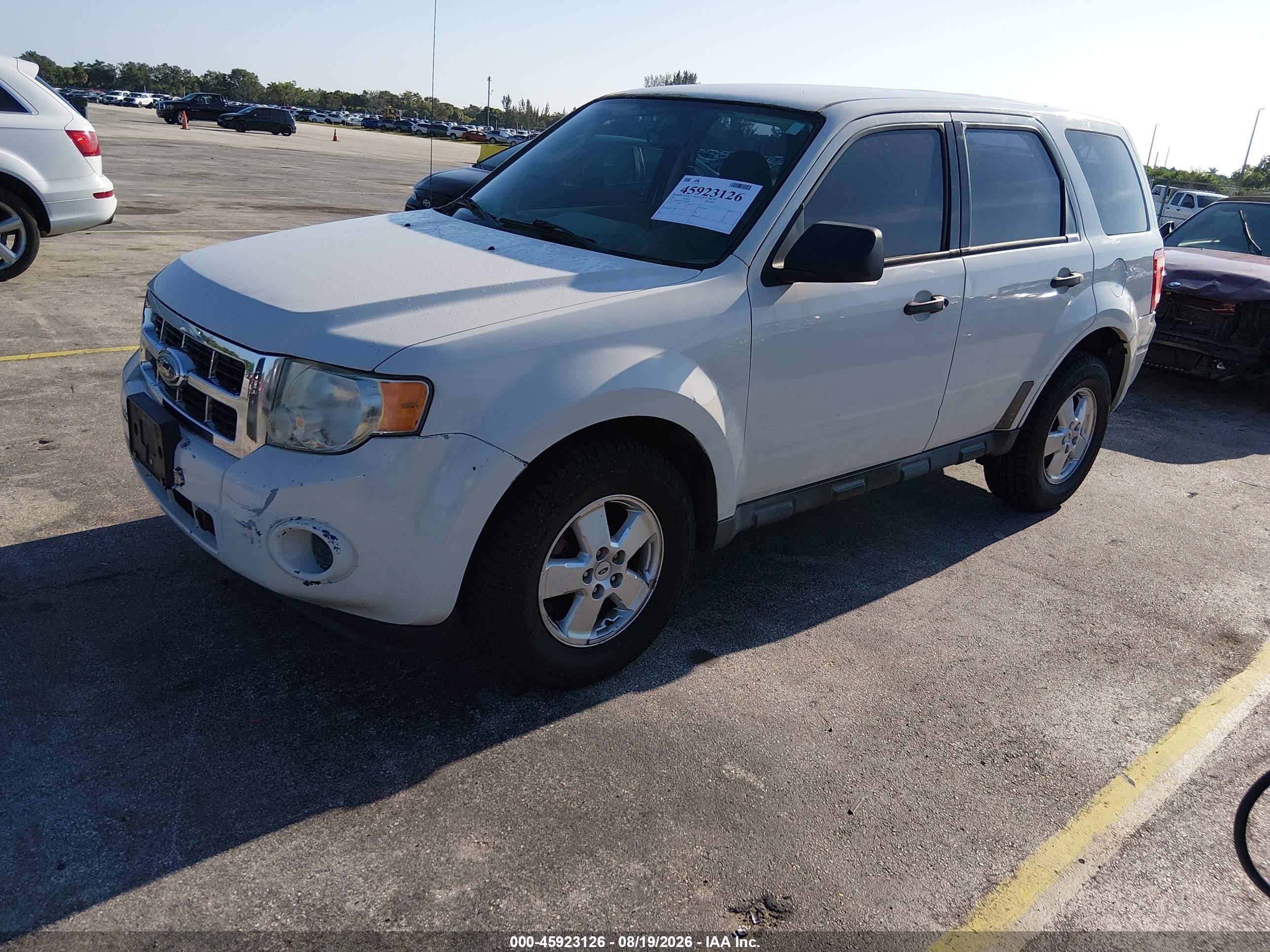 2012 Ford Escape Xls Белый vin: 1FMCU0C73CKB27095