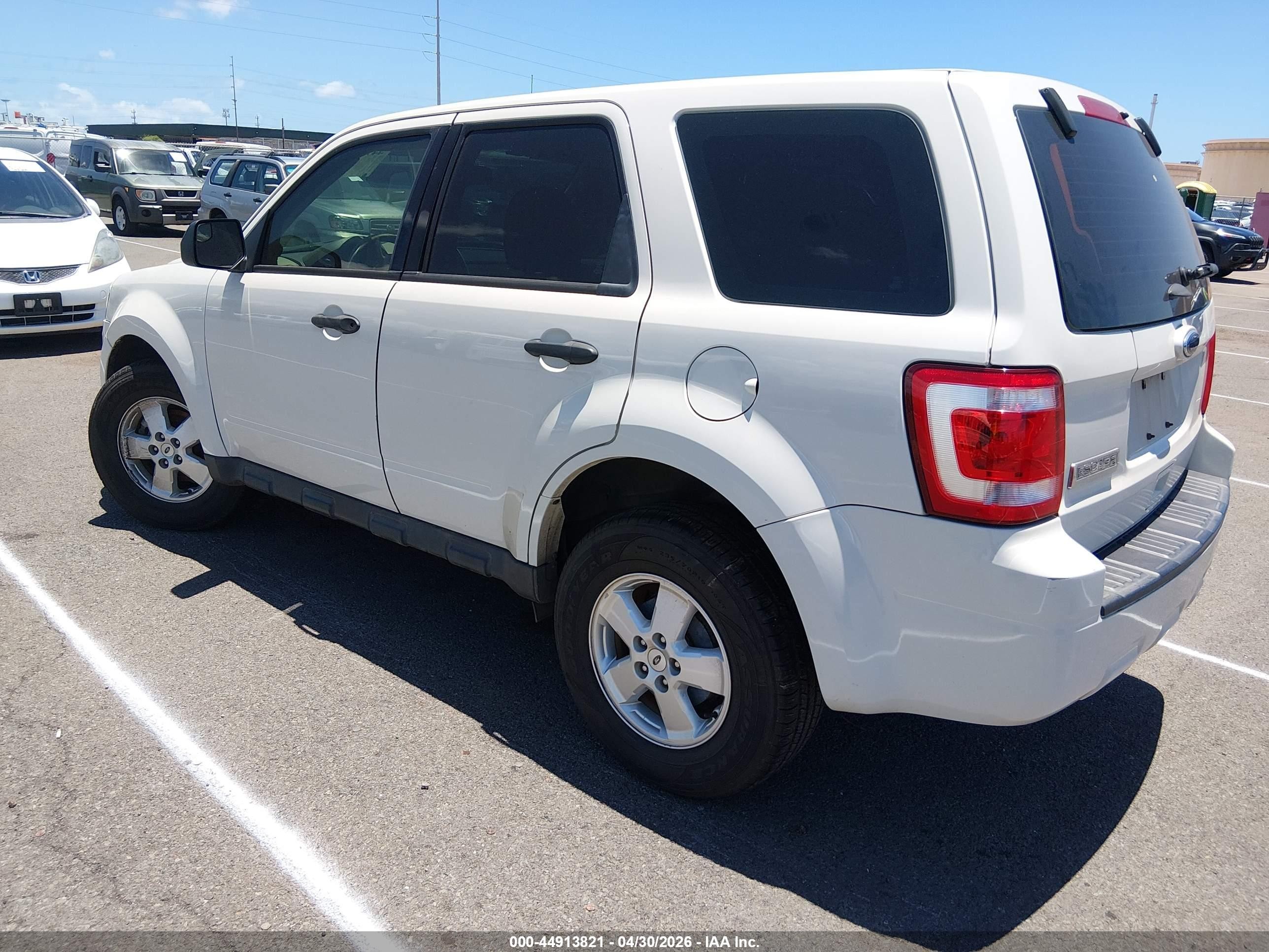 2012 Ford Escape Xls White vin: 1FMCU0C73CKB81254