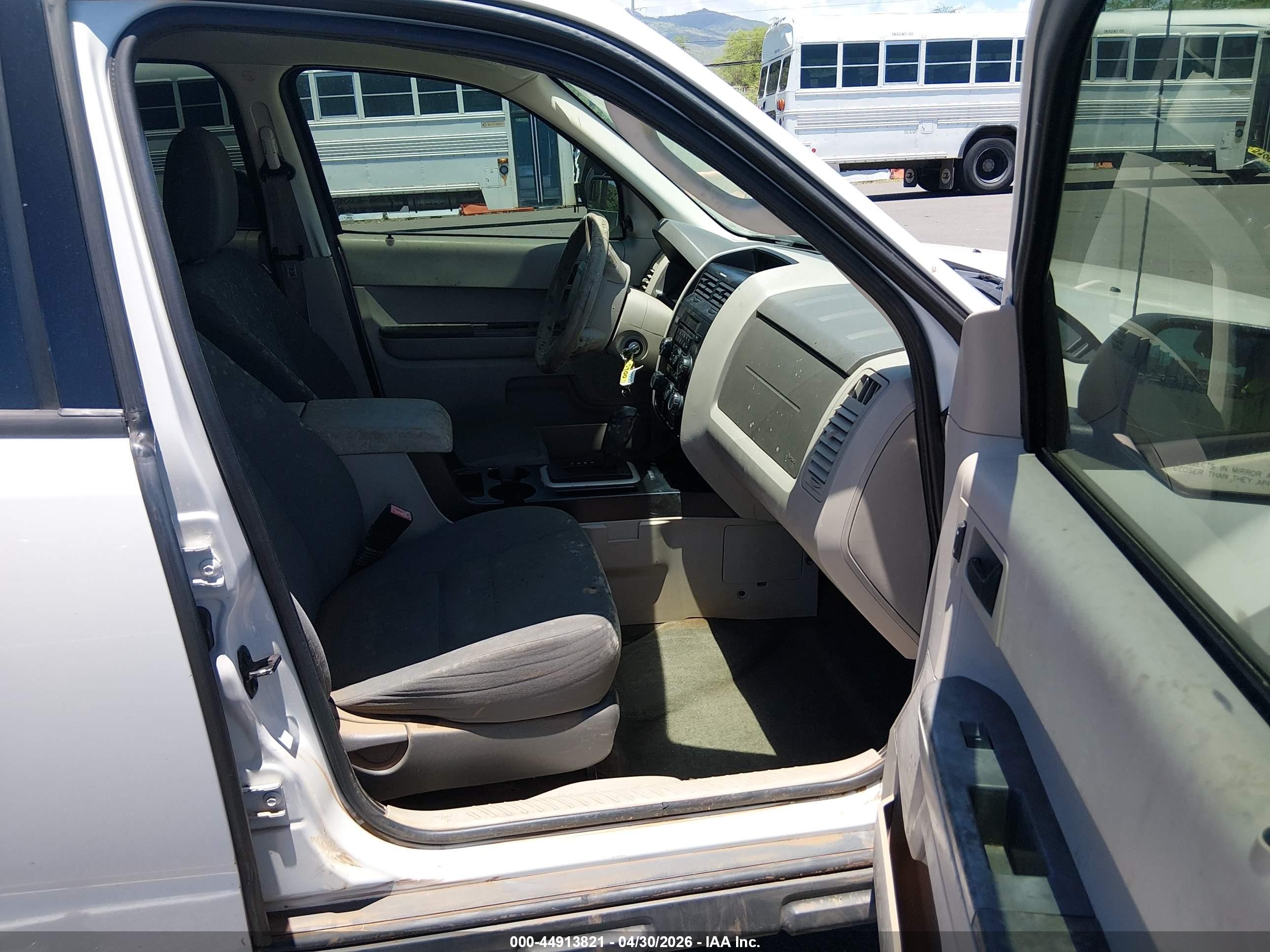 2012 Ford Escape Xls White vin: 1FMCU0C73CKB81254