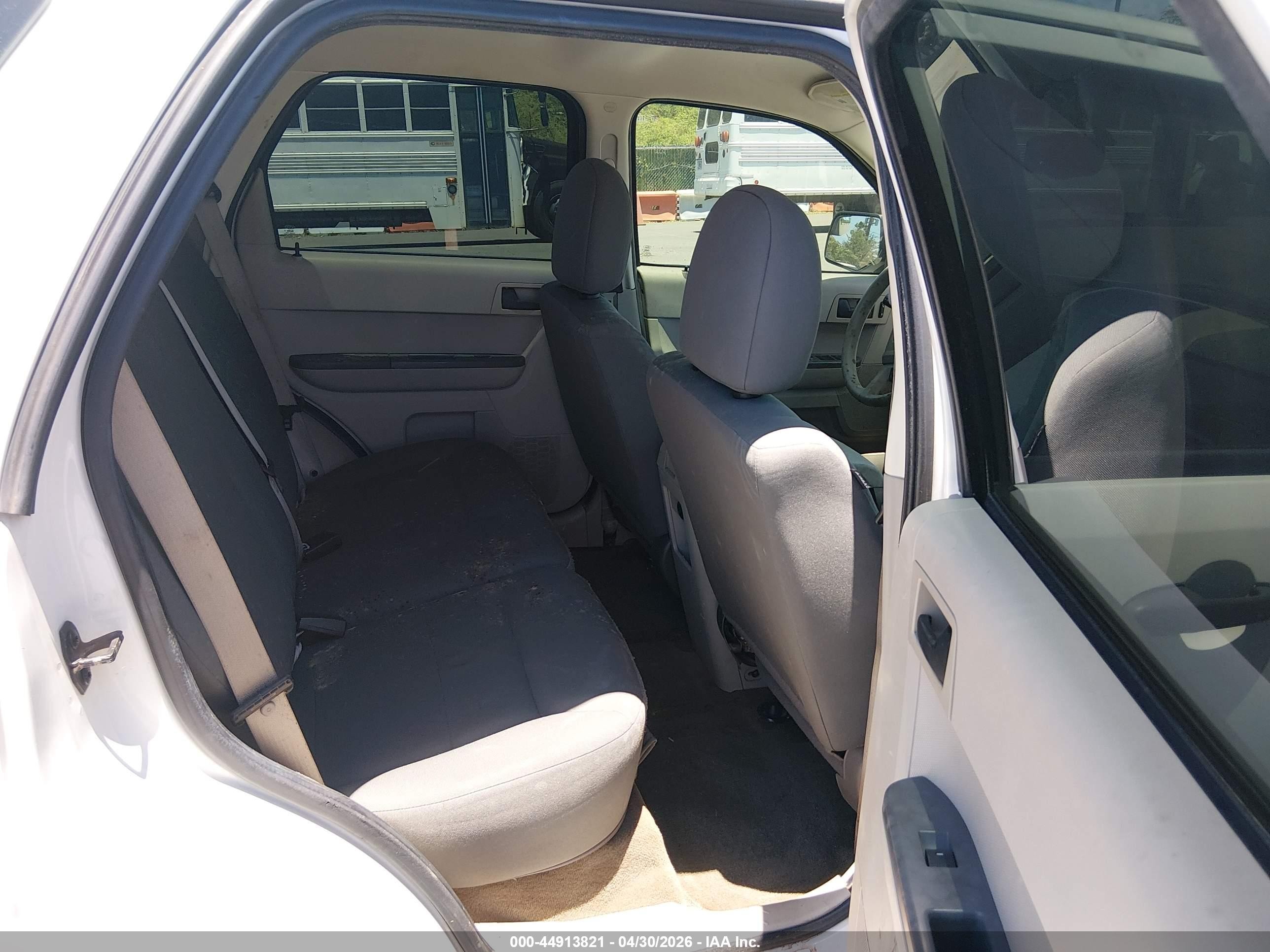 2012 Ford Escape Xls White vin: 1FMCU0C73CKB81254