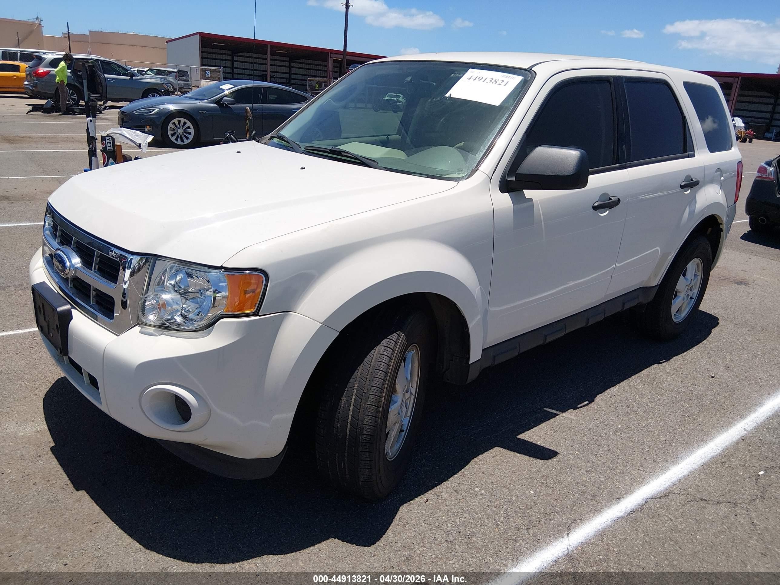 2012 Ford Escape Xls White vin: 1FMCU0C73CKB81254