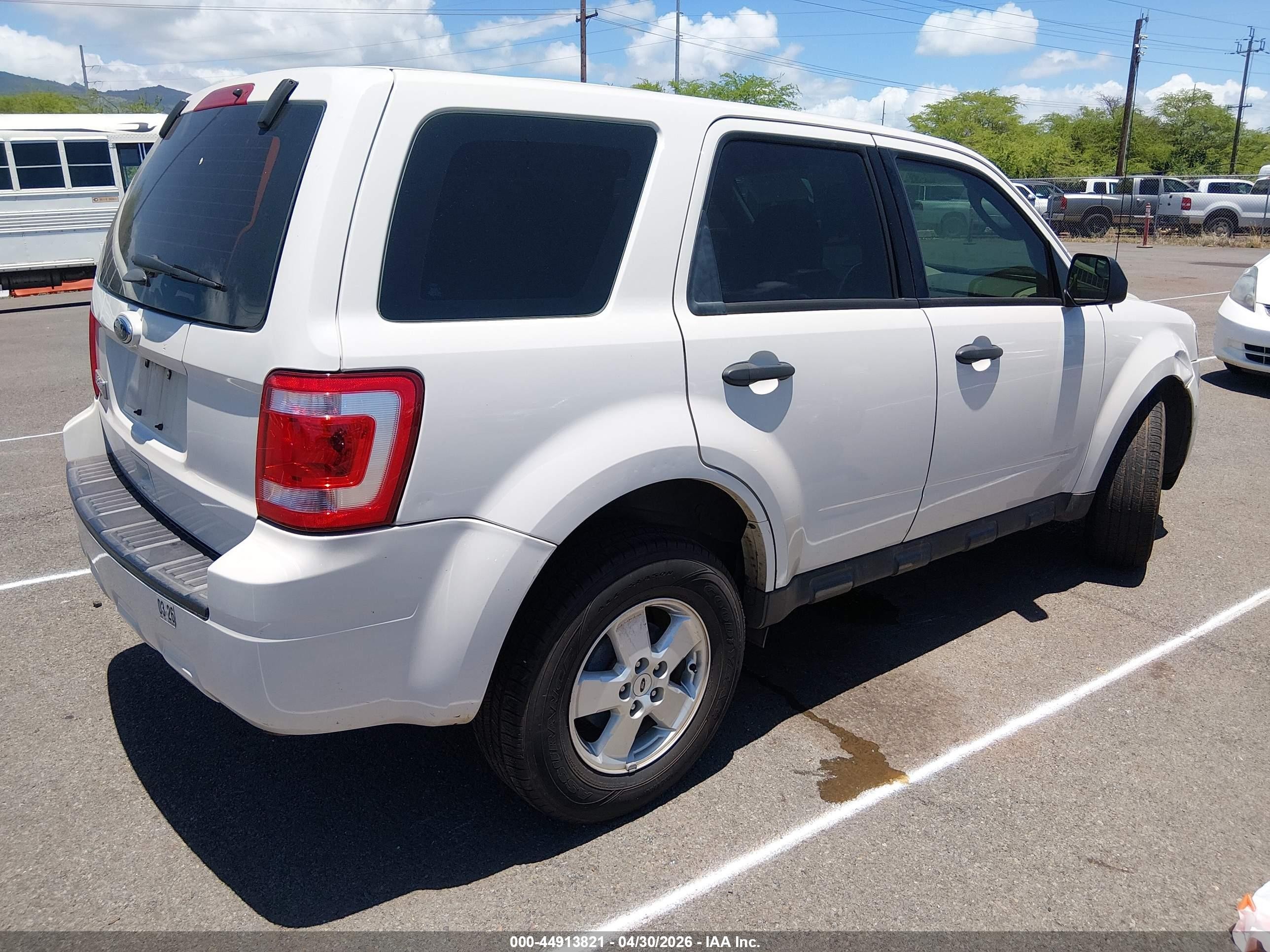 2012 Ford Escape Xls White vin: 1FMCU0C73CKB81254