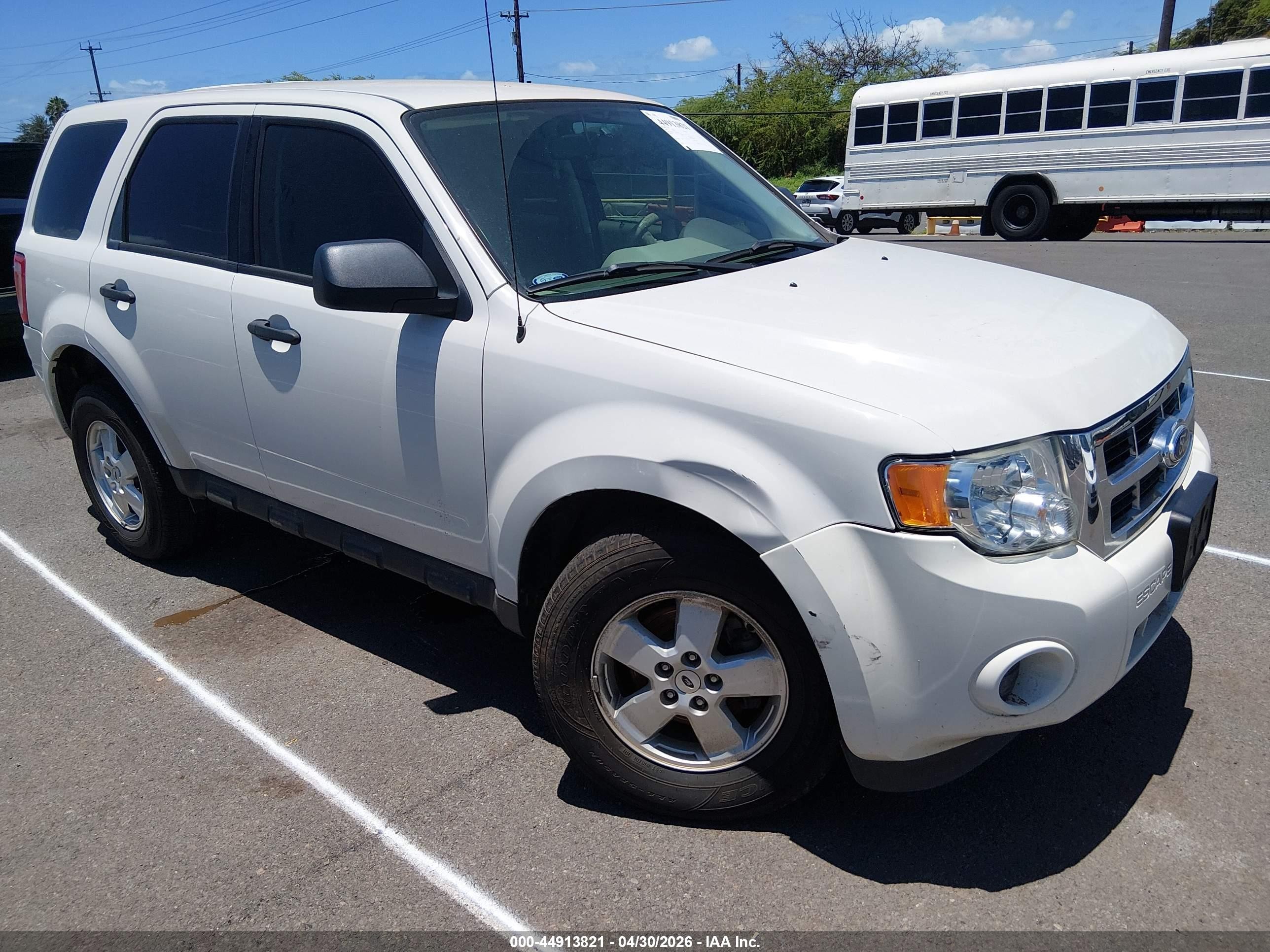 2012 Ford Escape Xls White vin: 1FMCU0C73CKB81254