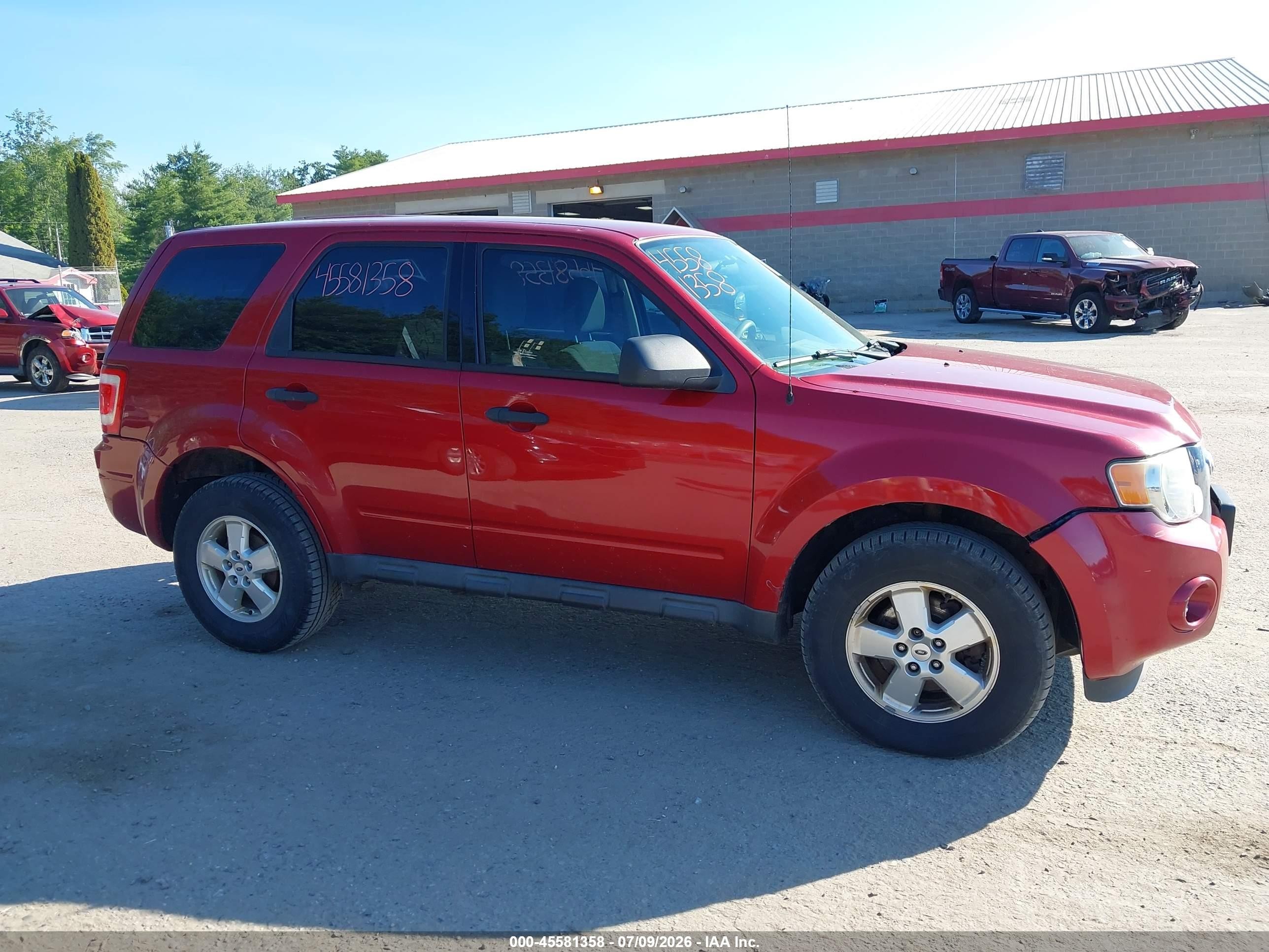 2010 Ford Escape Xls Red vin: 1FMCU0C74AKC60798