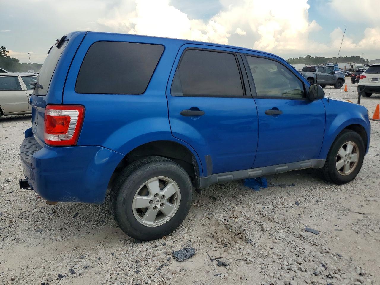 2011 Ford Escape Xls Blue vin: 1FMCU0C74BKB54773