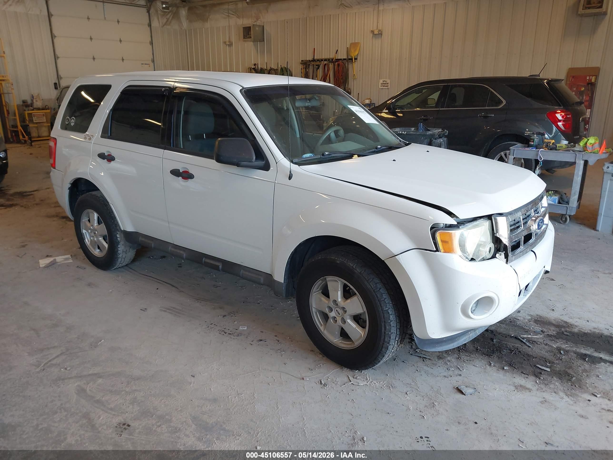2011 Ford Escape Xls Белый vin: 1FMCU0C74BKB78801