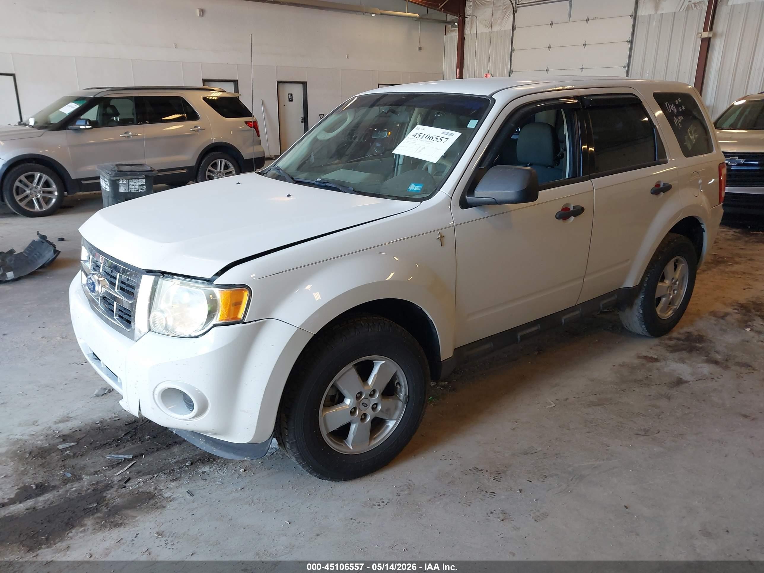 2011 Ford Escape Xls White vin: 1FMCU0C74BKB78801