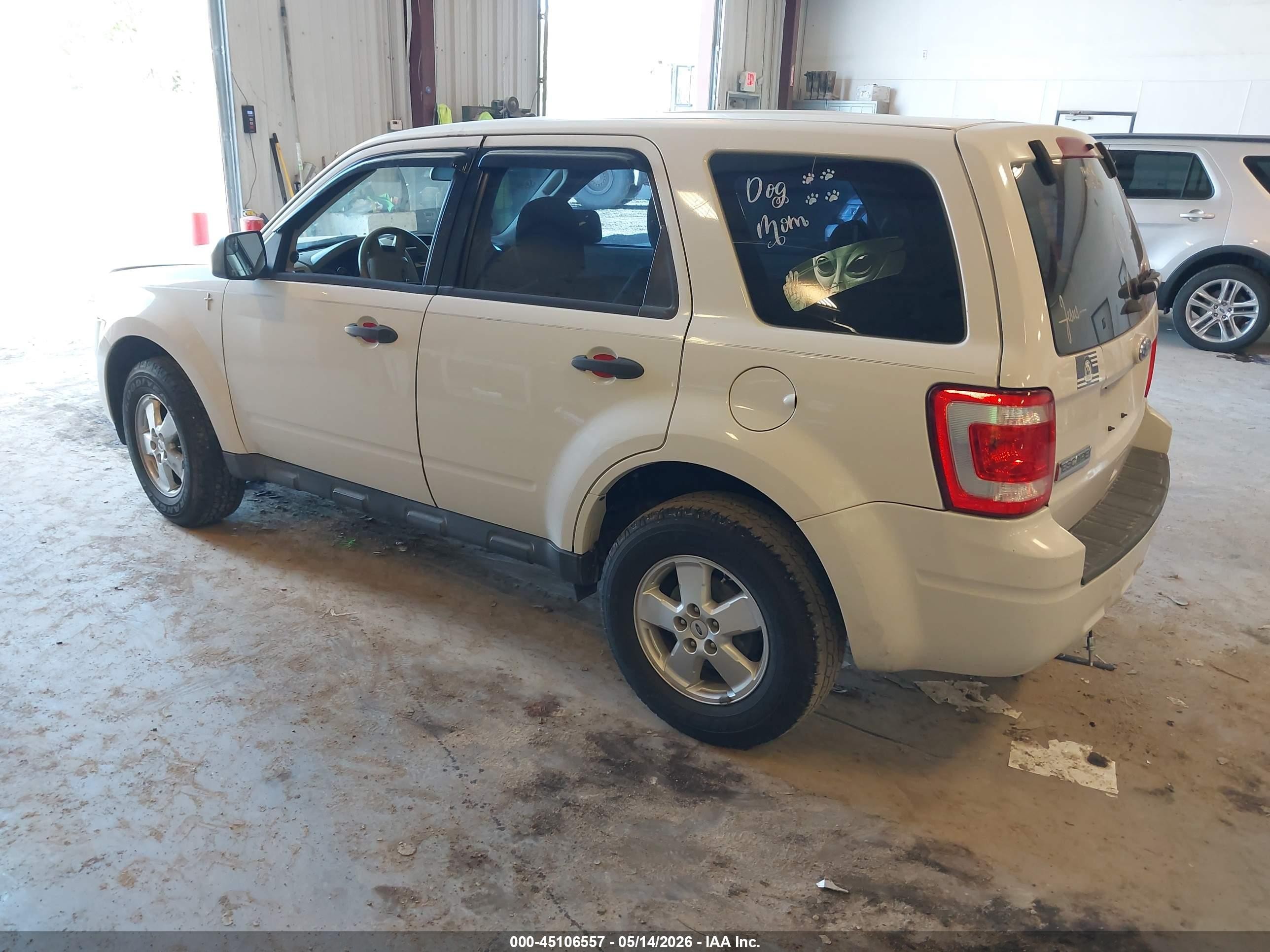 2011 Ford Escape Xls White vin: 1FMCU0C74BKB78801