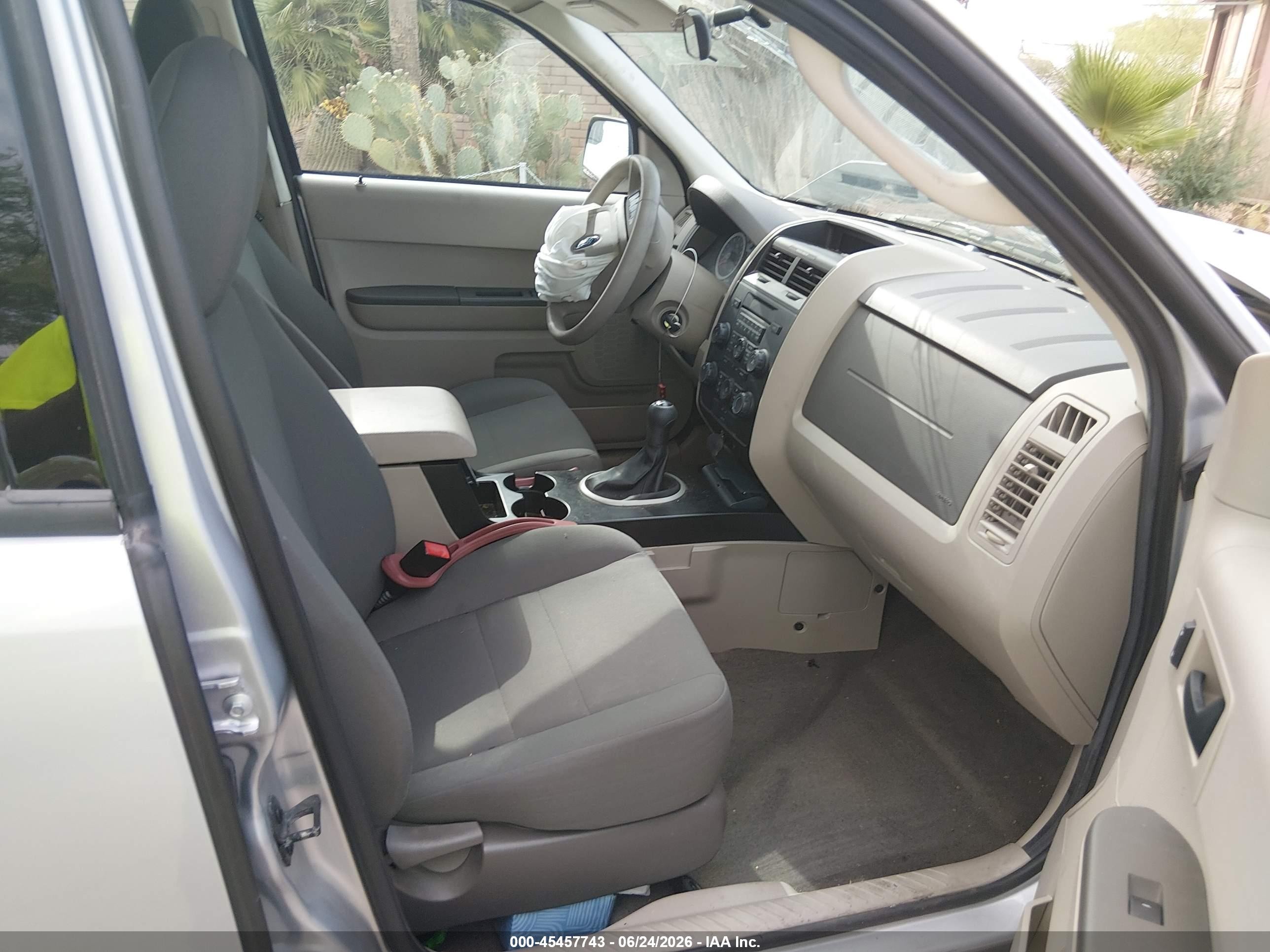 2012 Ford Escape Xls Silver vin: 1FMCU0C74CKB32368