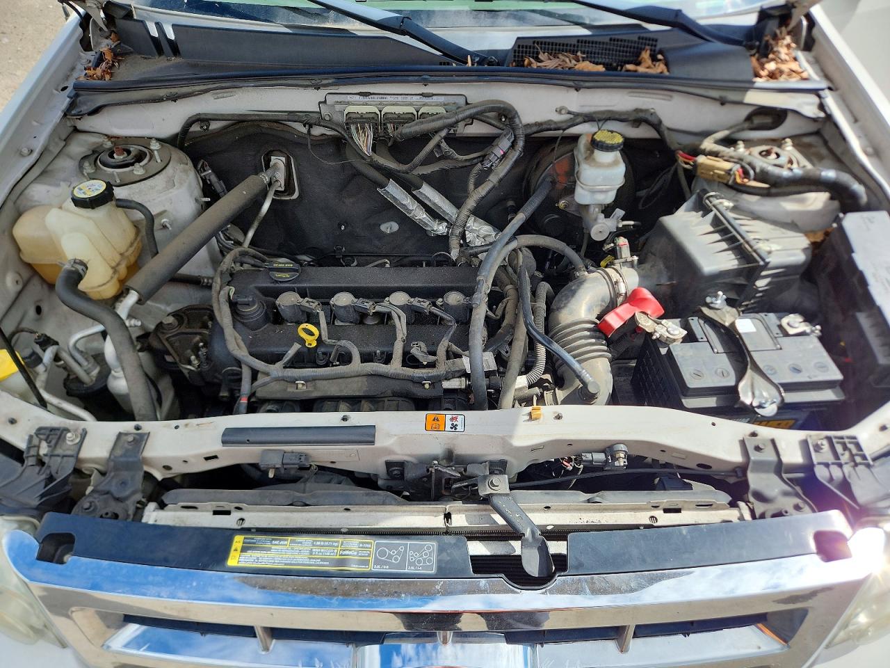 2010 Ford Escape Xls White vin: 1FMCU0C75AKA72632