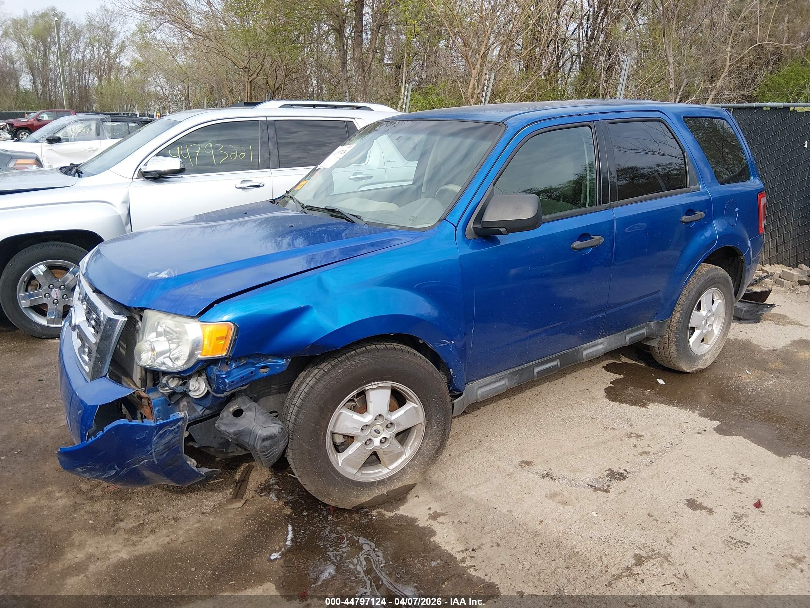 2011 Ford Escape Xls Blue vin: 1FMCU0C75BKA74379