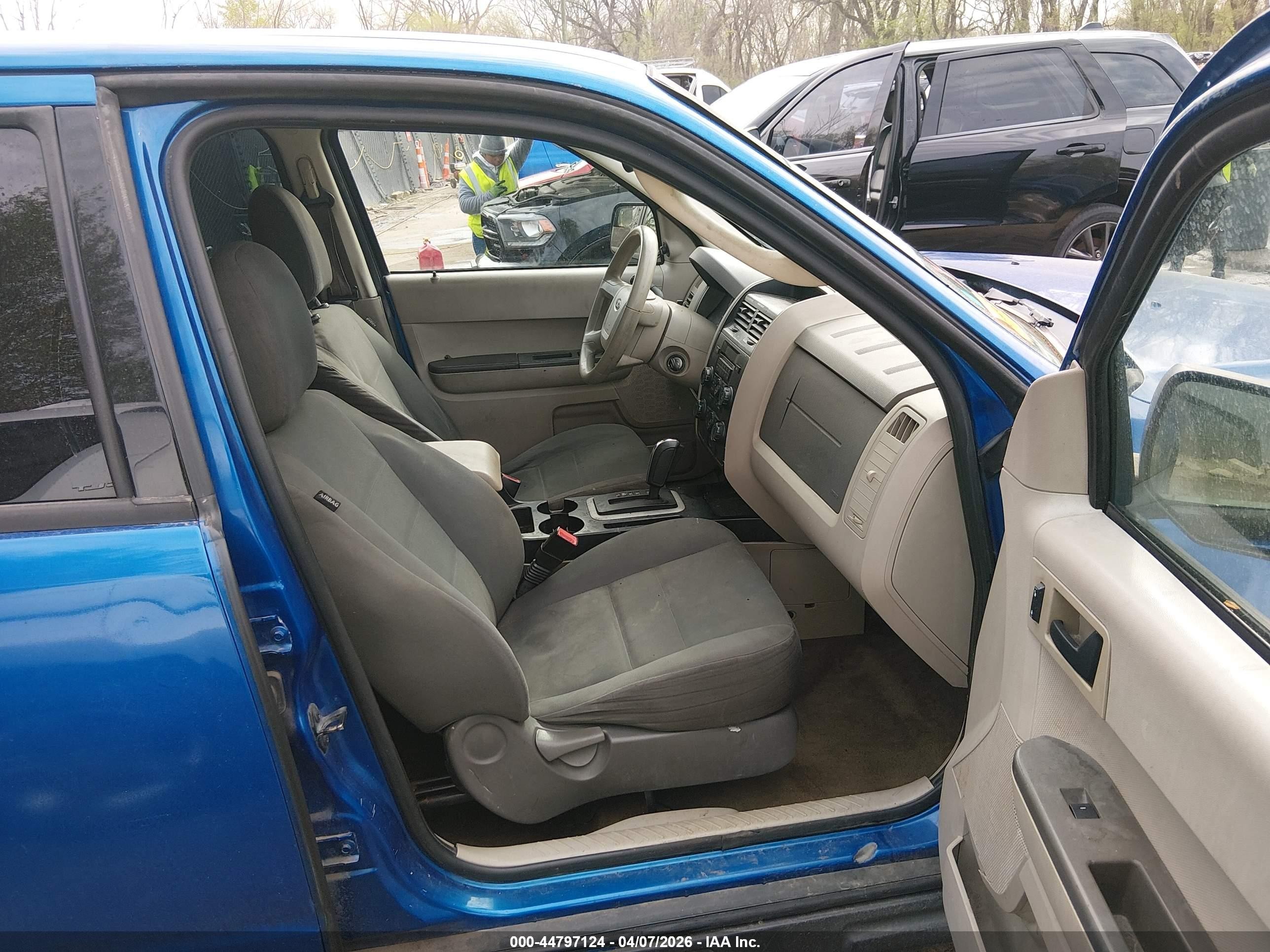 2011 Ford Escape Xls Blue vin: 1FMCU0C75BKA74379