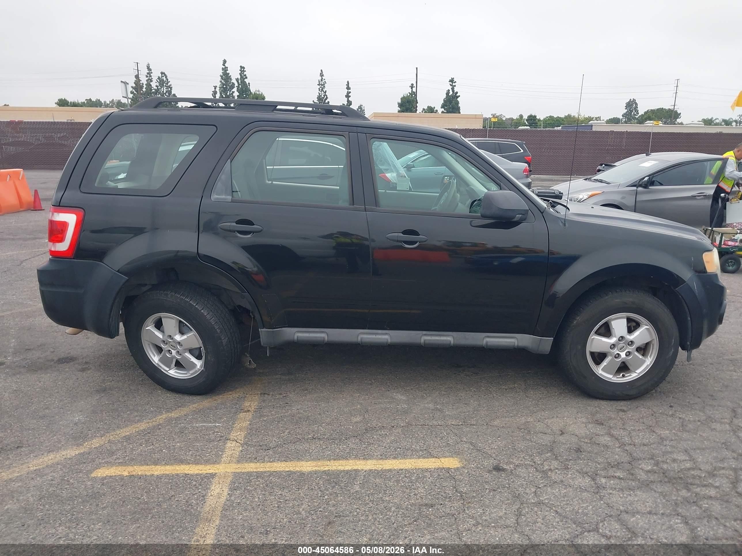 2011 Ford Escape Xls Black vin: 1FMCU0C75BKB33947