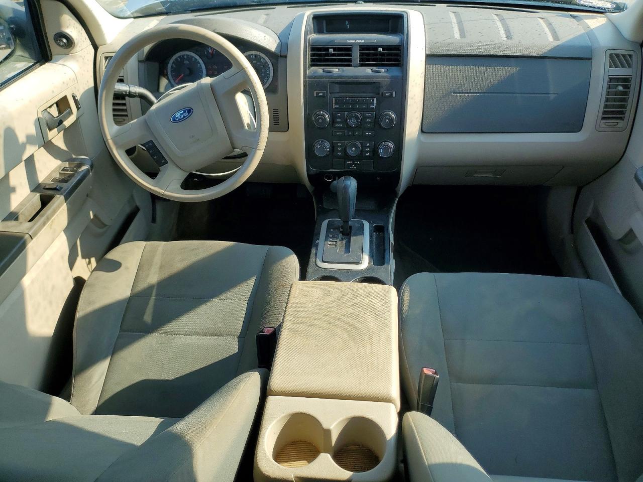 2011 Ford Escape Xls Серебряный vin: 1FMCU0C75BKC21882