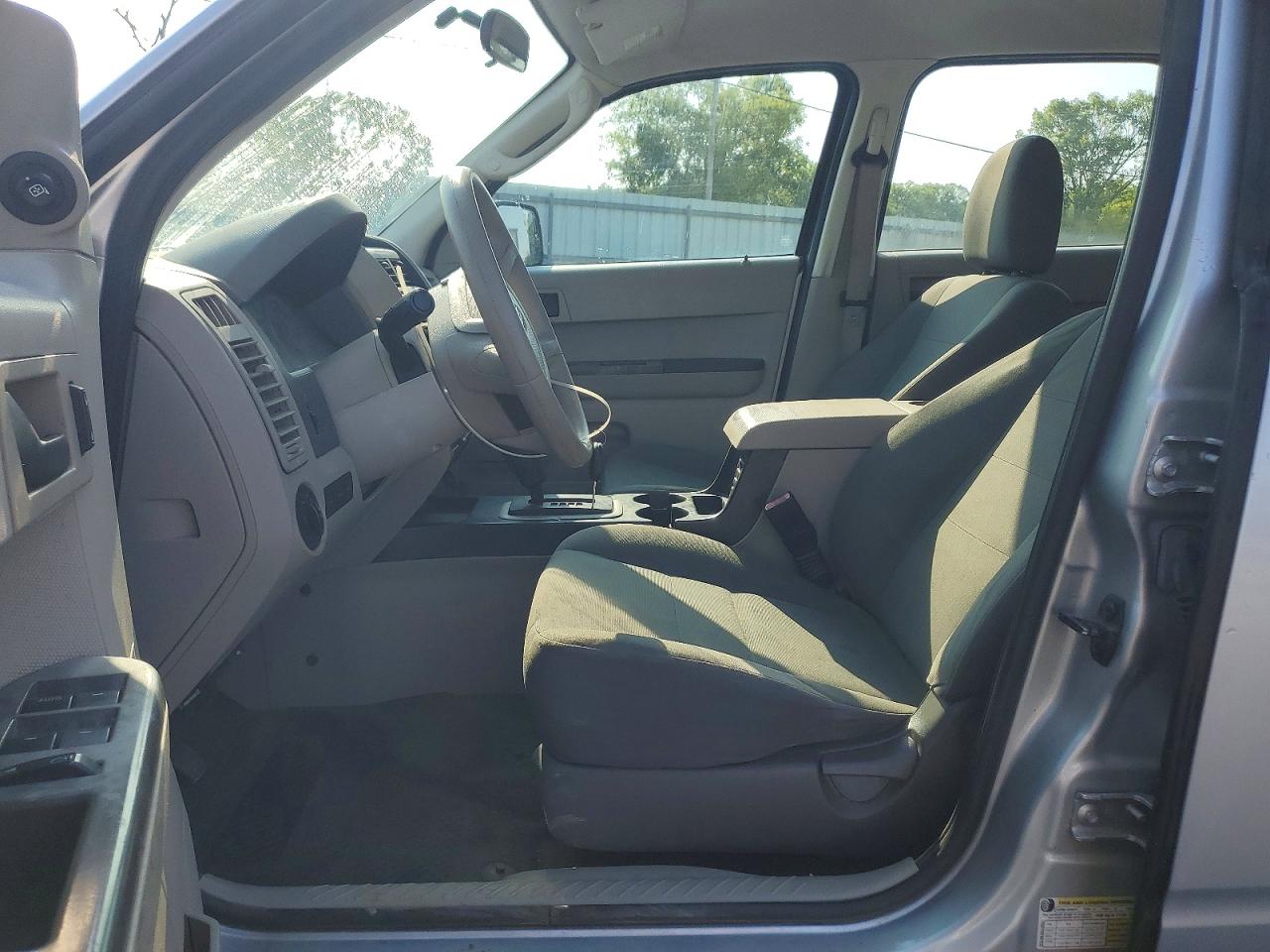 2011 Ford Escape Xls Серебряный vin: 1FMCU0C75BKC21882