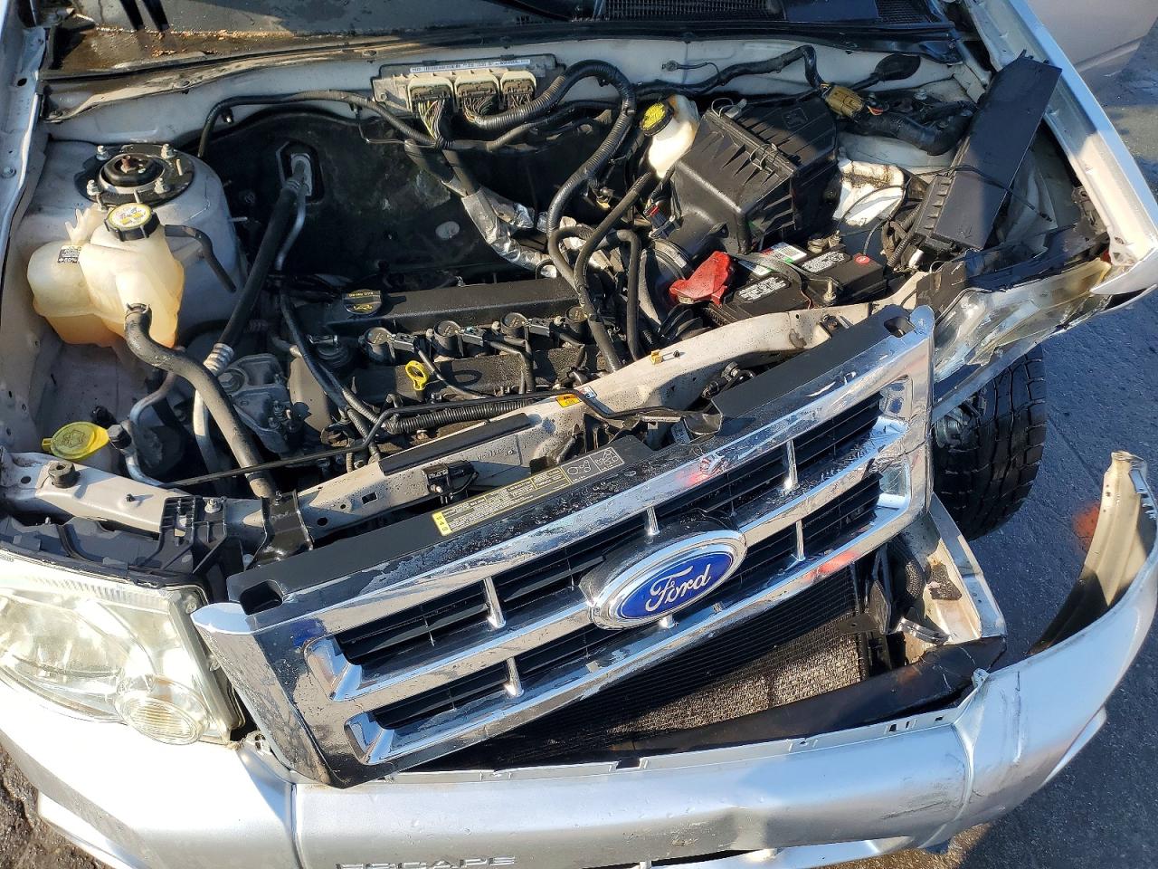 2011 Ford Escape Xls Серебряный vin: 1FMCU0C75BKC21882