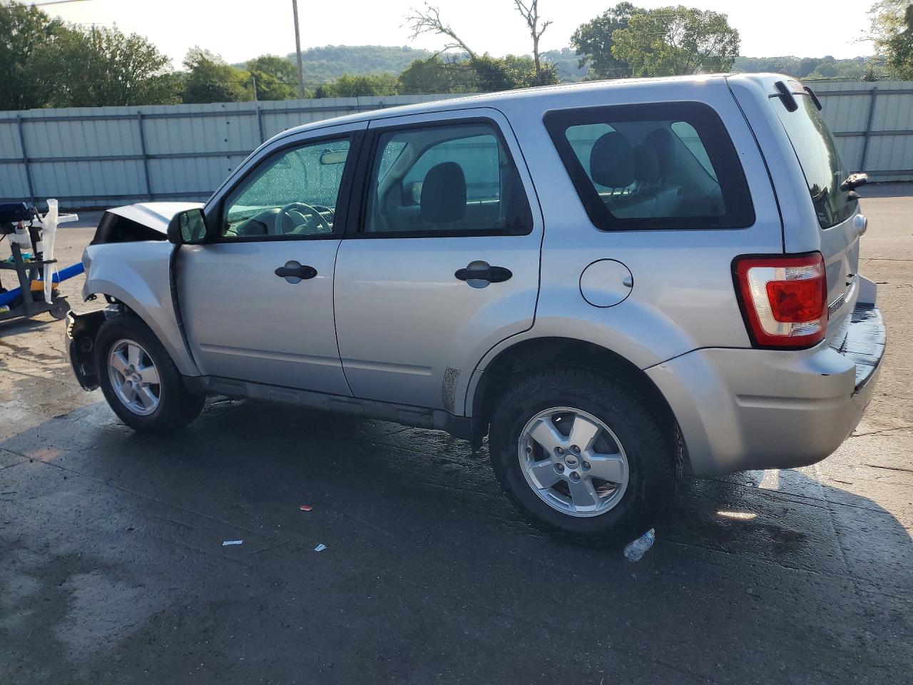 2011 Ford Escape Xls Серебряный vin: 1FMCU0C75BKC21882