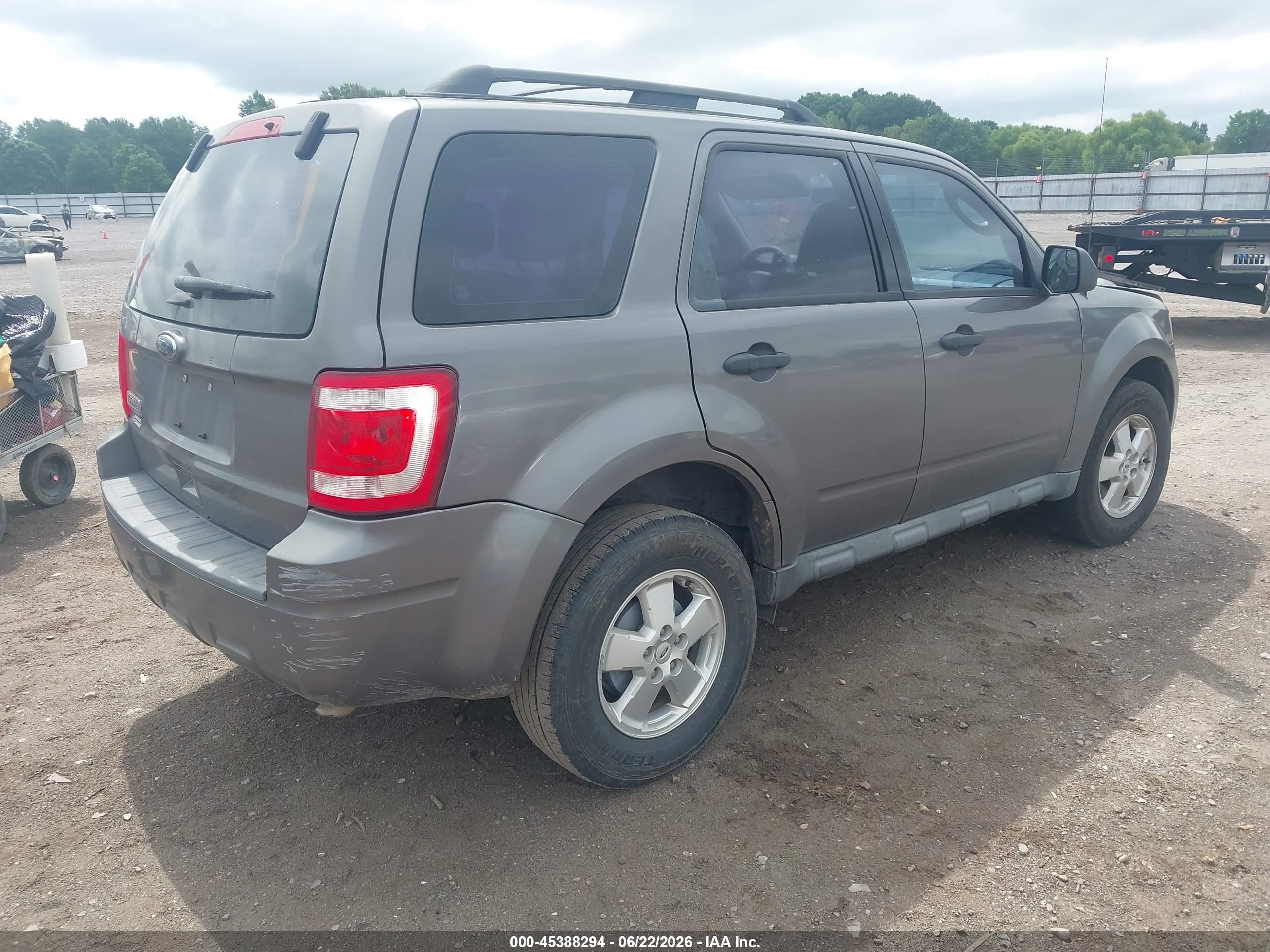 2011 Ford Escape Xls Gray vin: 1FMCU0C75BKC22952