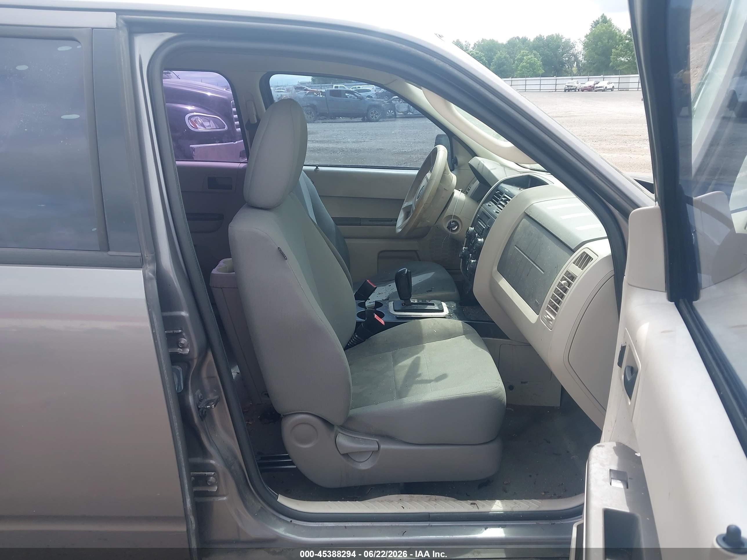 2011 Ford Escape Xls Gray vin: 1FMCU0C75BKC22952