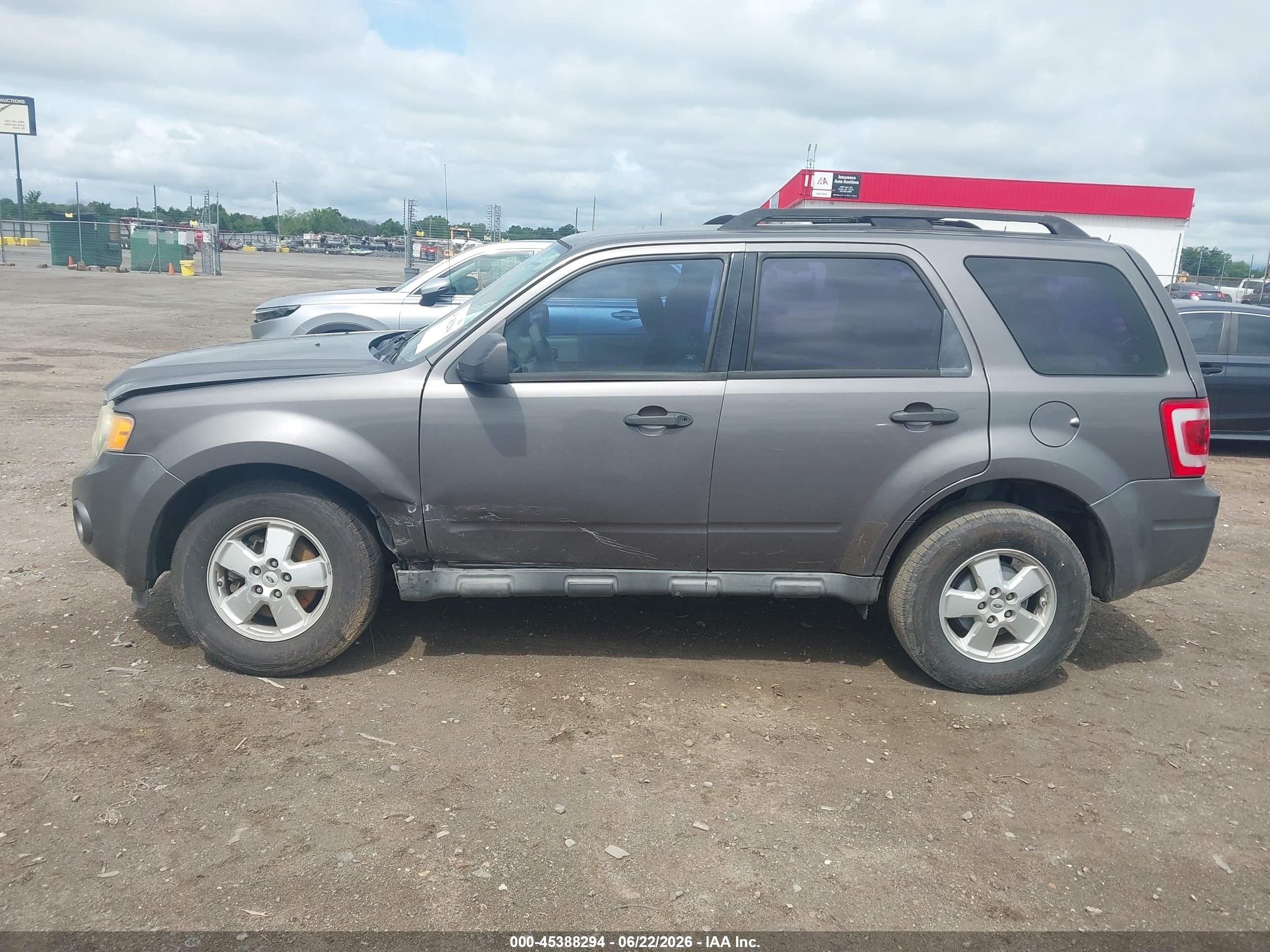 2011 Ford Escape Xls Gray vin: 1FMCU0C75BKC22952